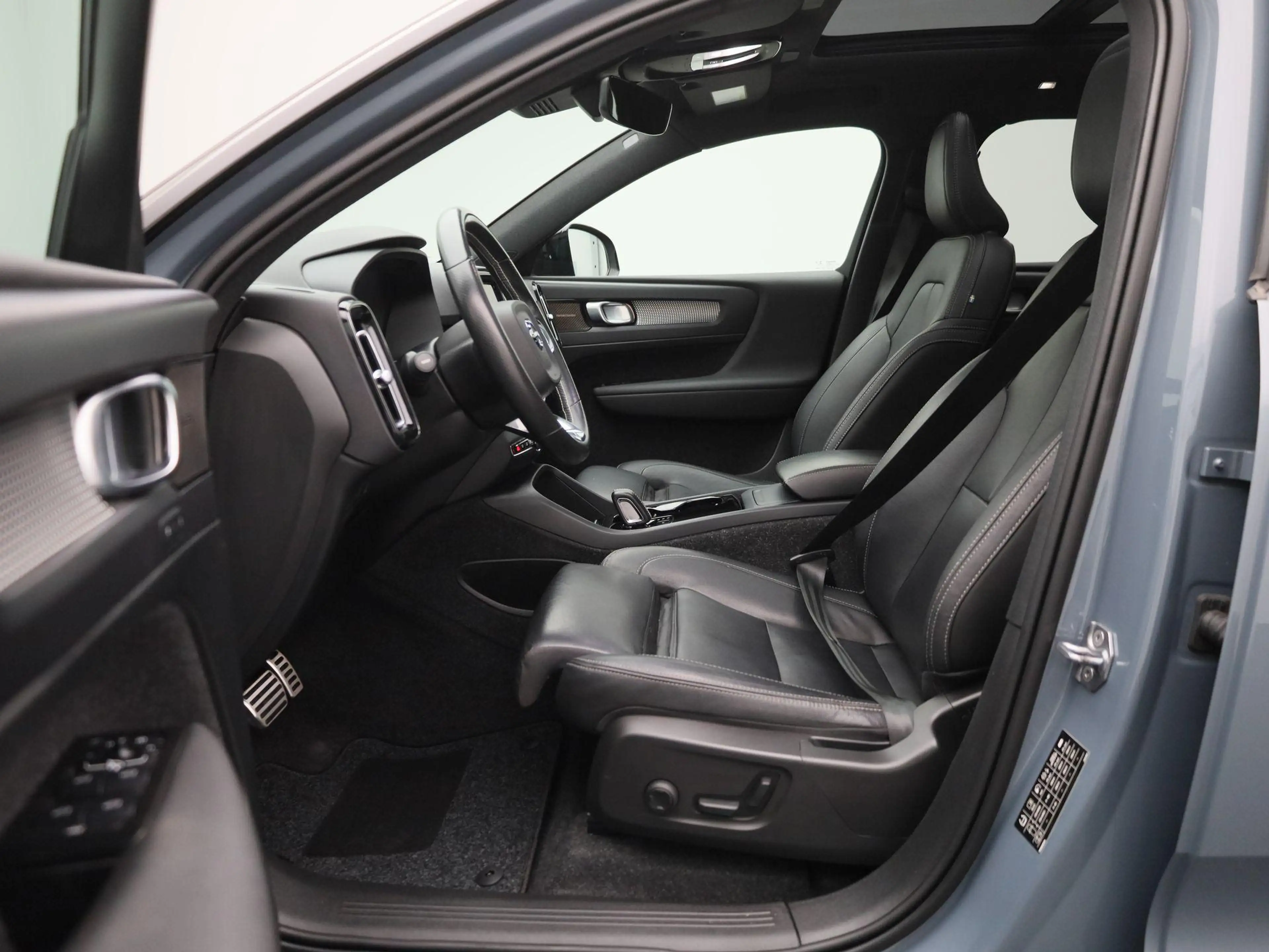 Volvo XC40 Recharge P8 AWD R-Design | Wordt Verwacht | Apple — photo 12