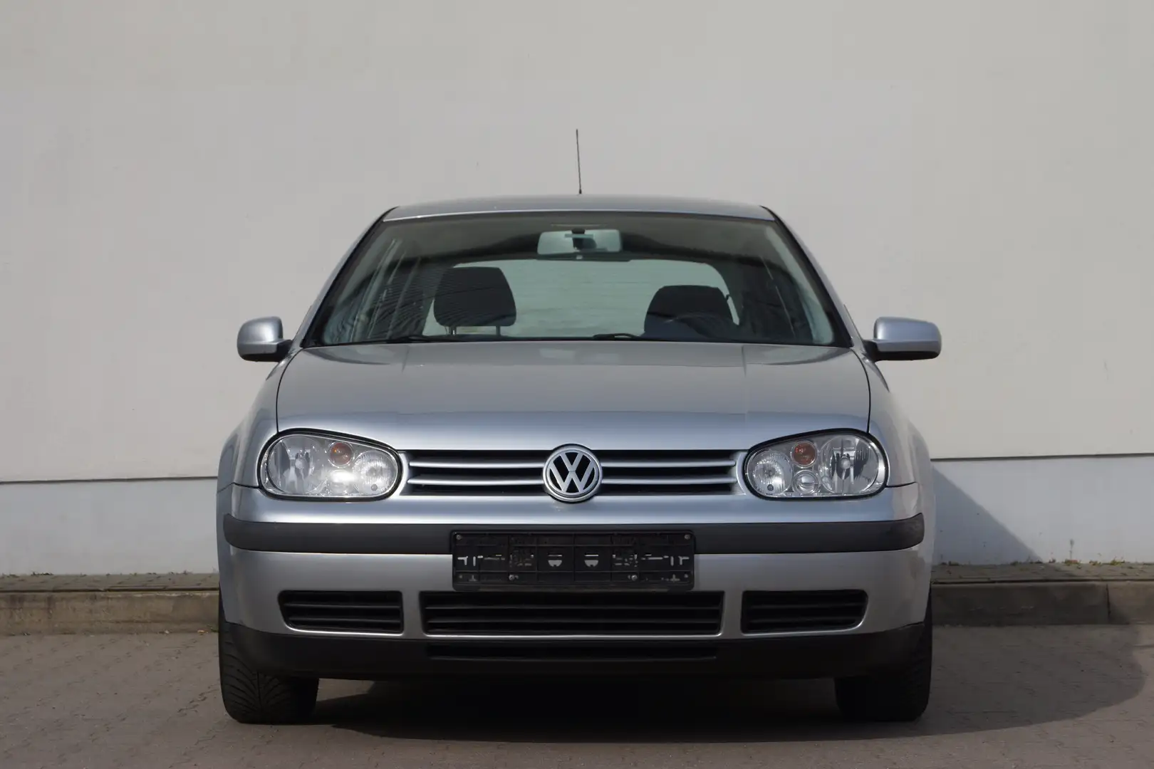Volkswagen Golf 1.6 Special*Klima*ALU*ZV*ELFH*CD*USB* Grau - 2