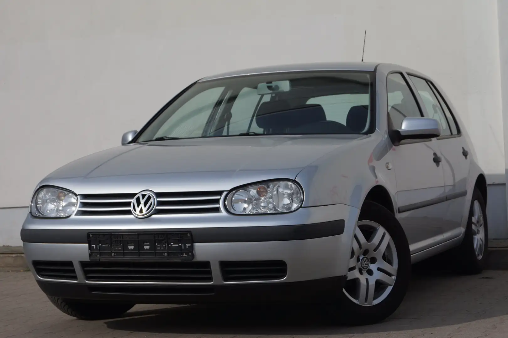 Volkswagen Golf 1.6 Special*Klima*ALU*ZV*ELFH*CD*USB* Grau - 1