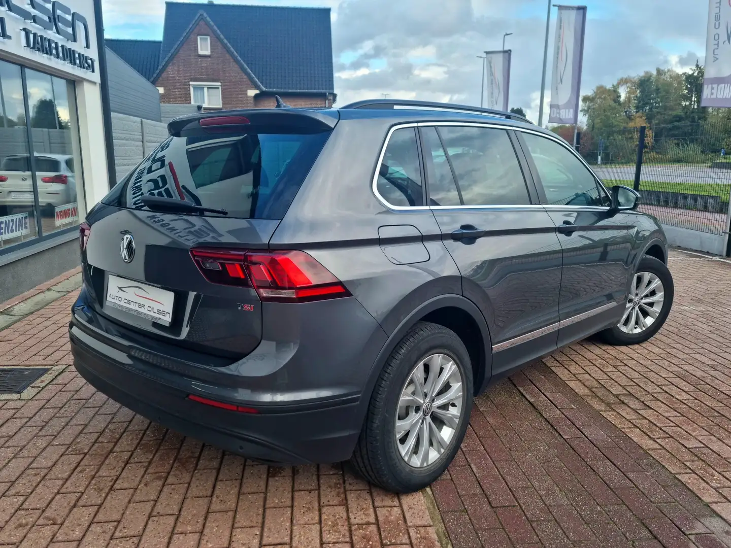 Volkswagen Tiguan 1.4 TSI DSG ACC 55 000 km 1e eig. Grijs - 2