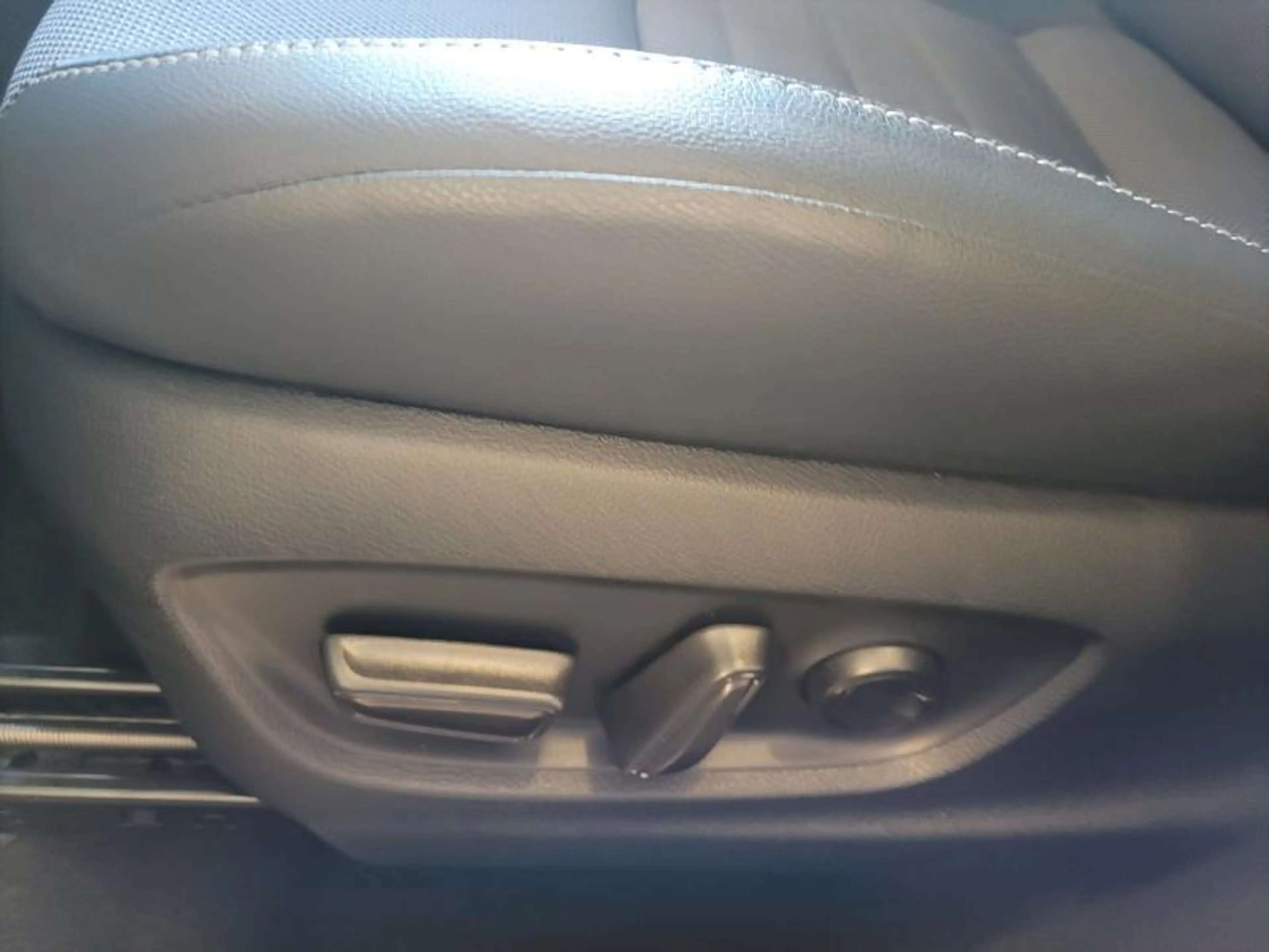 Toyota C-HR Premium + Safety Pack — photo 10