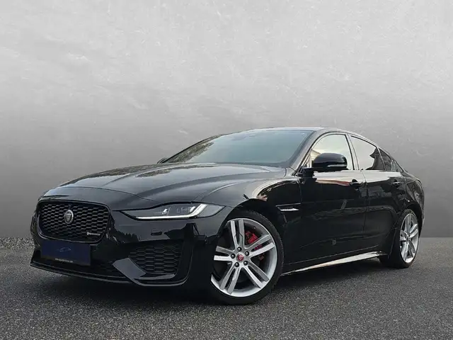 Jaguar XE P250 R-Dynamic Black