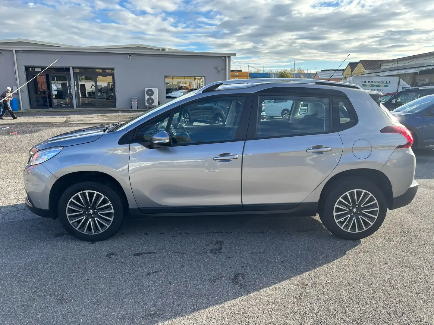 Peugeot 2008 2008 1.6 bluehdi Active 75cv my16 Gris - 2