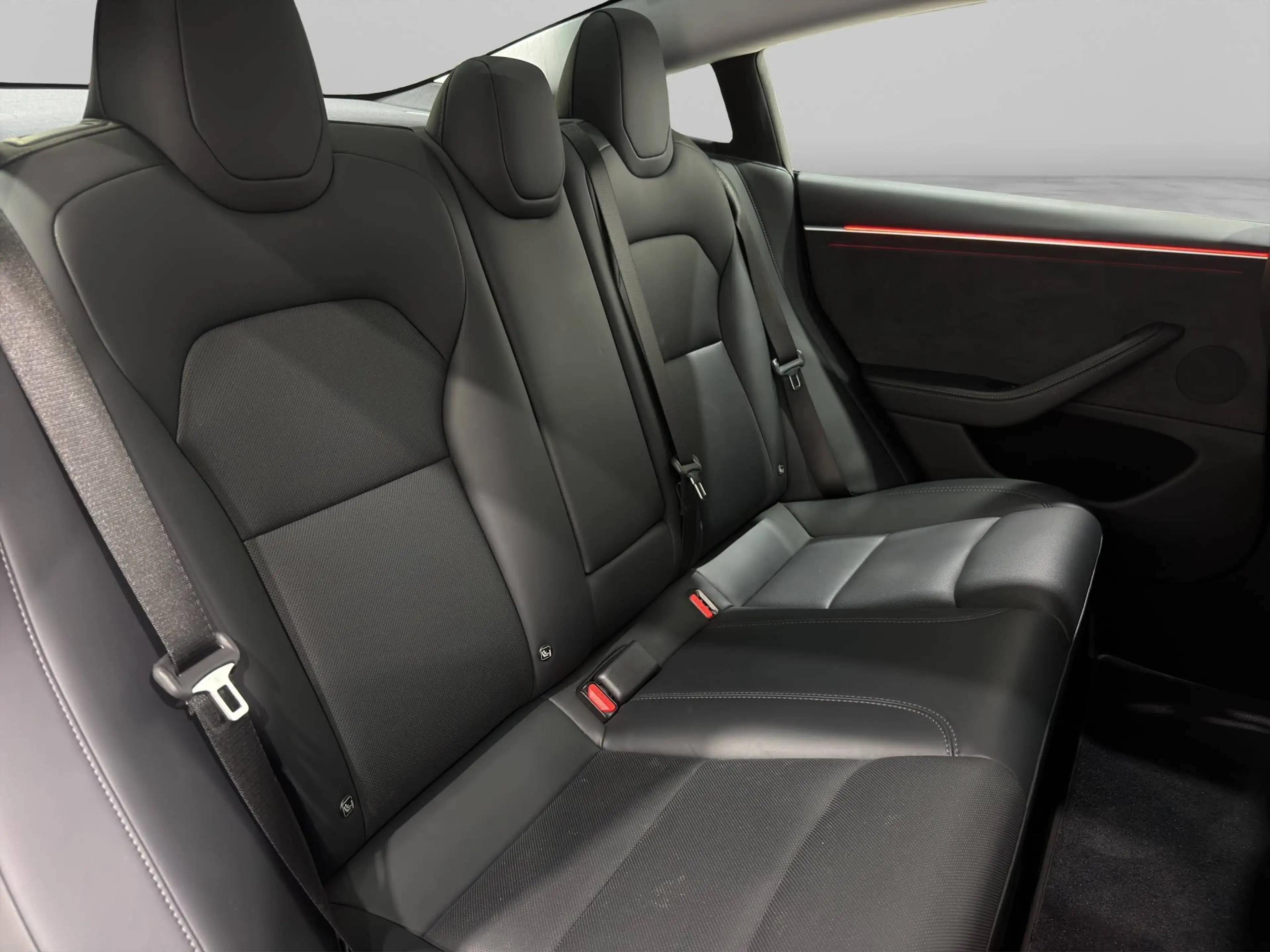 Tesla Model 3 LONG RANGE AWD ***PANORAMIC GLASS ROOF*360° CAMERA*** — photo 12