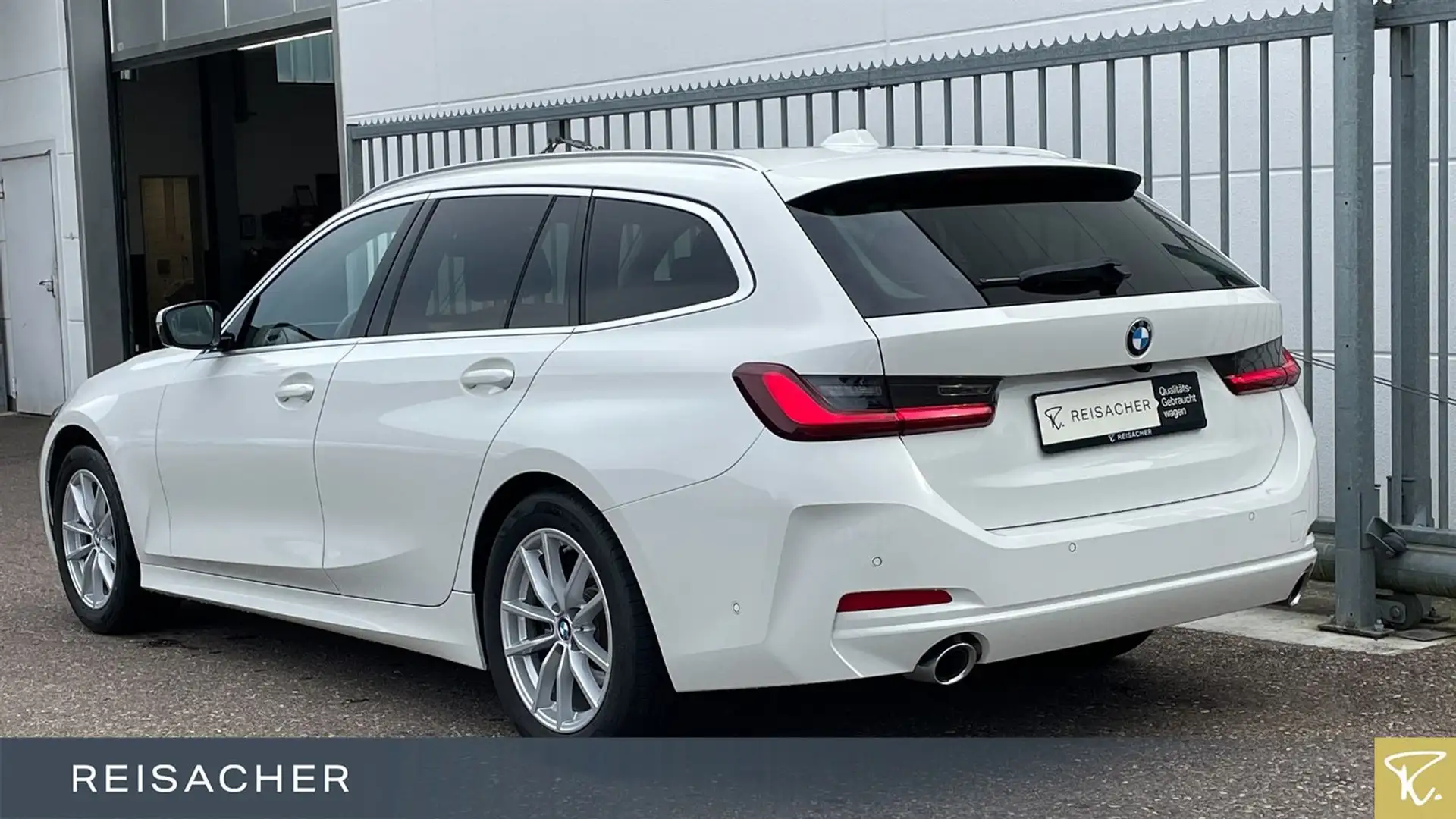 BMW 318 i A Tou el.Sitz+Mem,LiCoPlus,DrivAss,ParkAss Weiß - 2