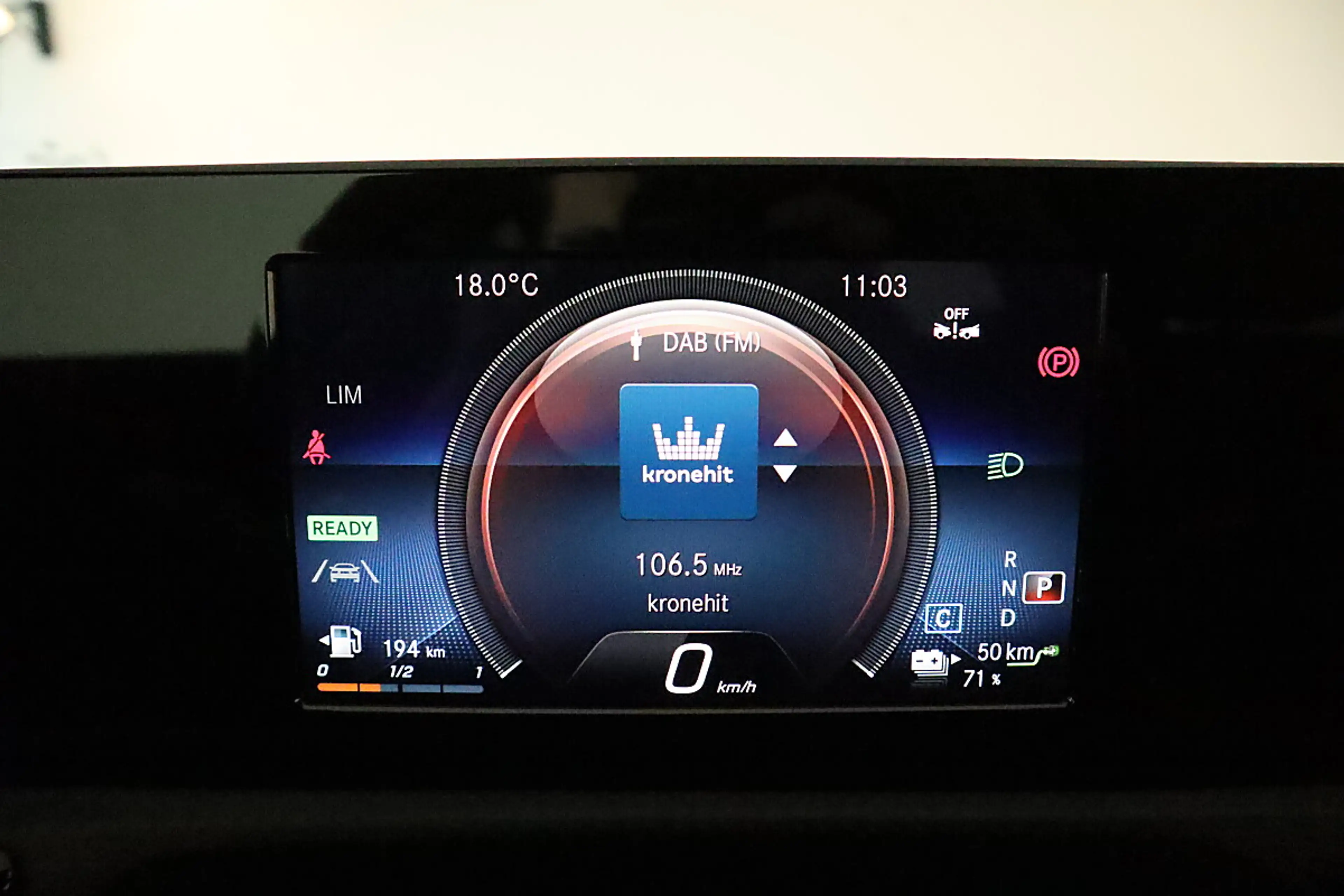 Mercedes-Benz A 250 e Limo AMG*ASSIST*AMBIENTE*LASER*NAVI*TOP! — photo 34