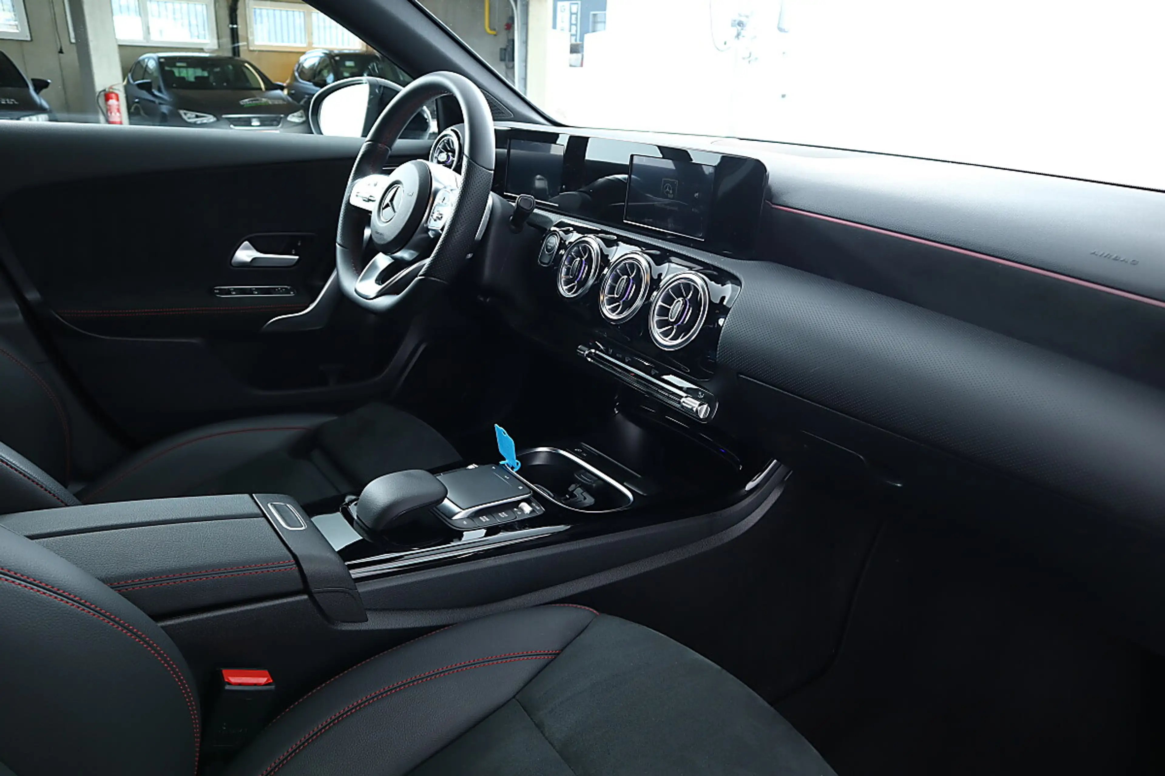 Mercedes-Benz A 250 e Limo AMG*ASSIST*AMBIENTE*LASER*NAVI*TOP! — photo 33