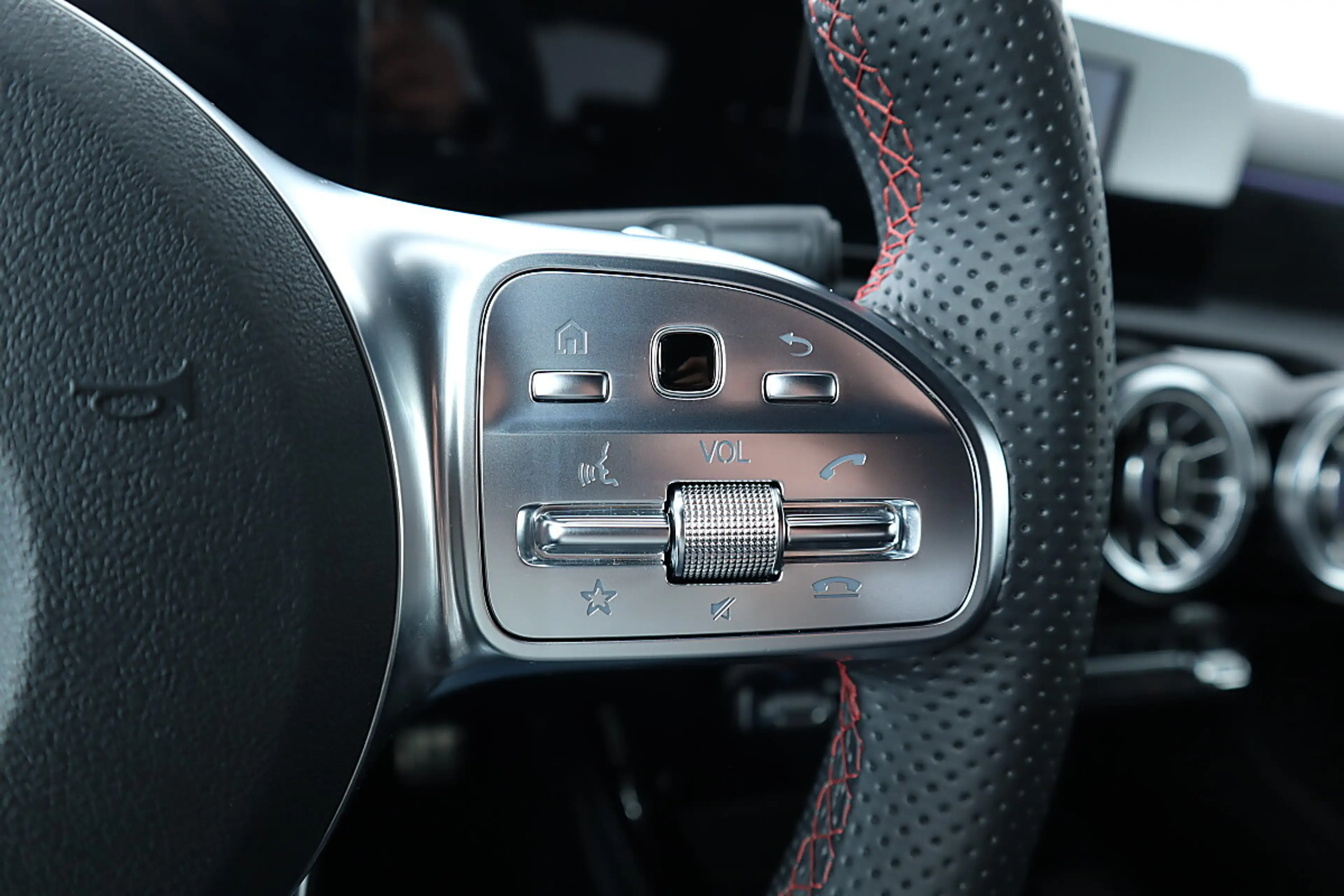 Mercedes-Benz A 250 e Limo AMG*ASSIST*AMBIENTE*LASER*NAVI*TOP! — photo 19