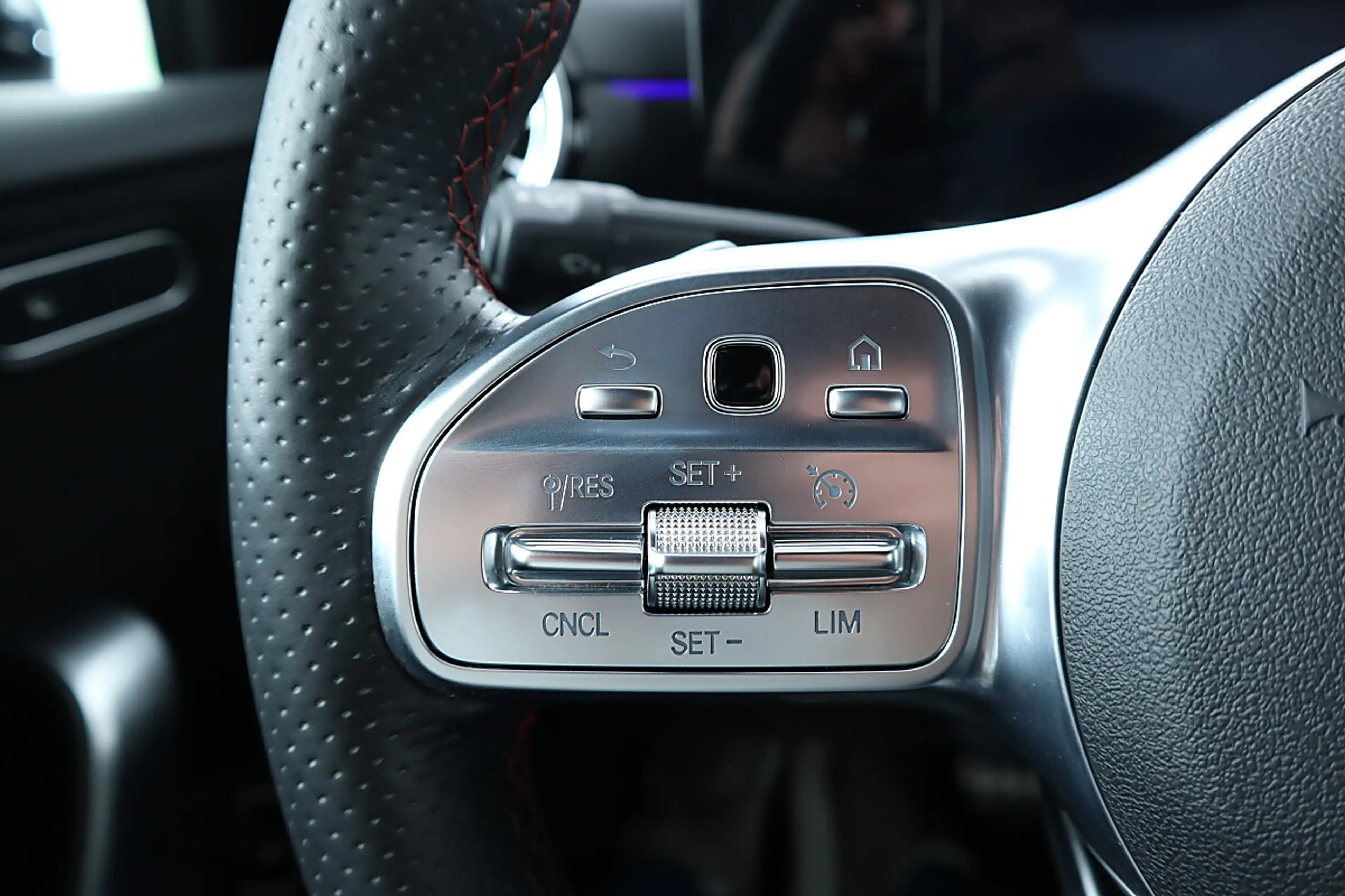 Mercedes-Benz A 250 e Limo AMG*ASSIST*AMBIENTE*LASER*NAVI*TOP! — photo 18