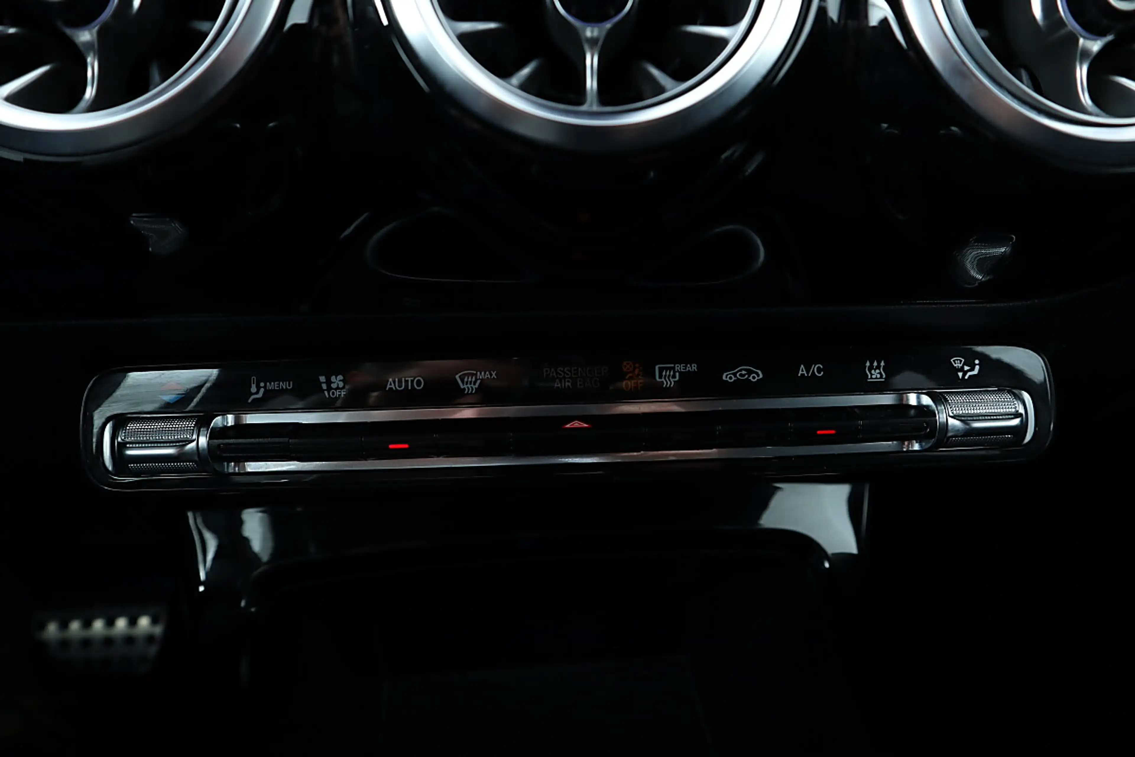 Mercedes-Benz A 250 e Limo AMG*ASSIST*AMBIENTE*LASER*NAVI*TOP! — photo 31