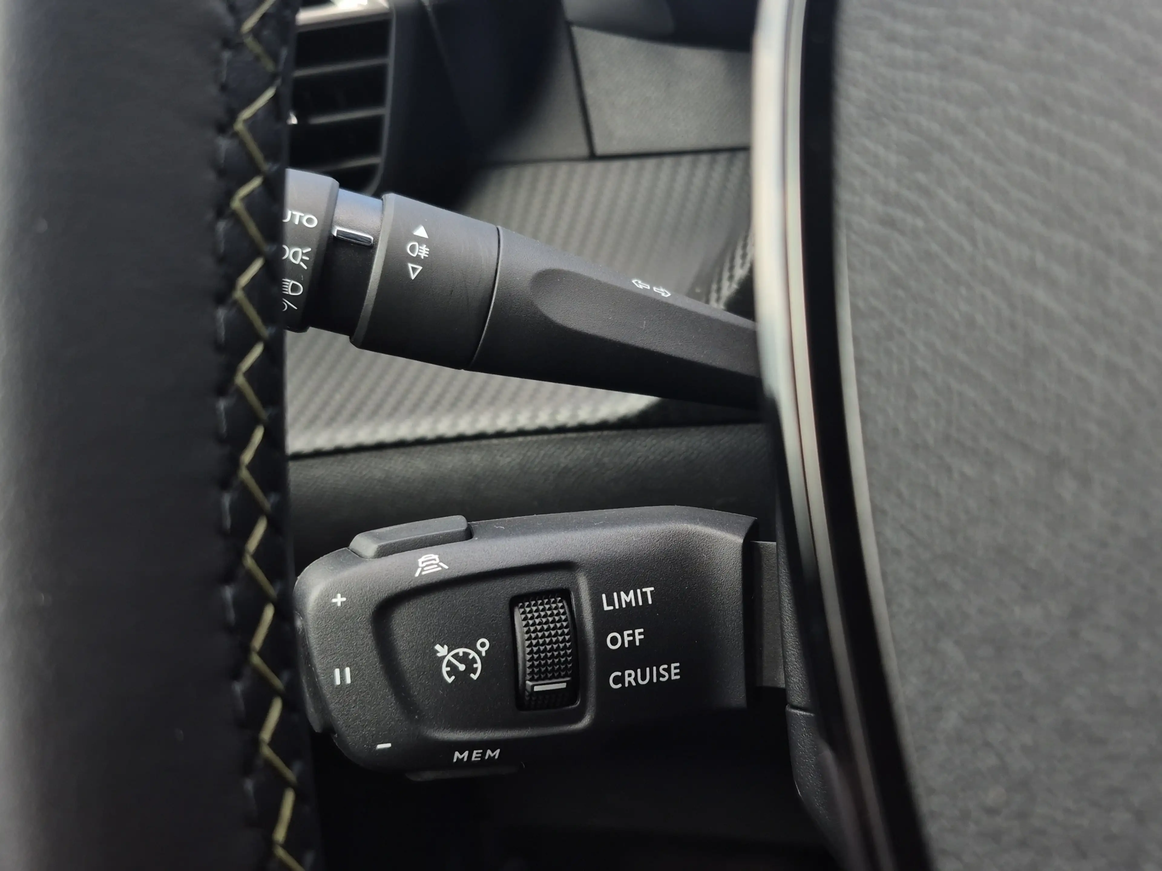 Peugeot e-2008 EV GT 54 kWh 95,38% SOH | 3 fase | Camera | Adapti — photo 14