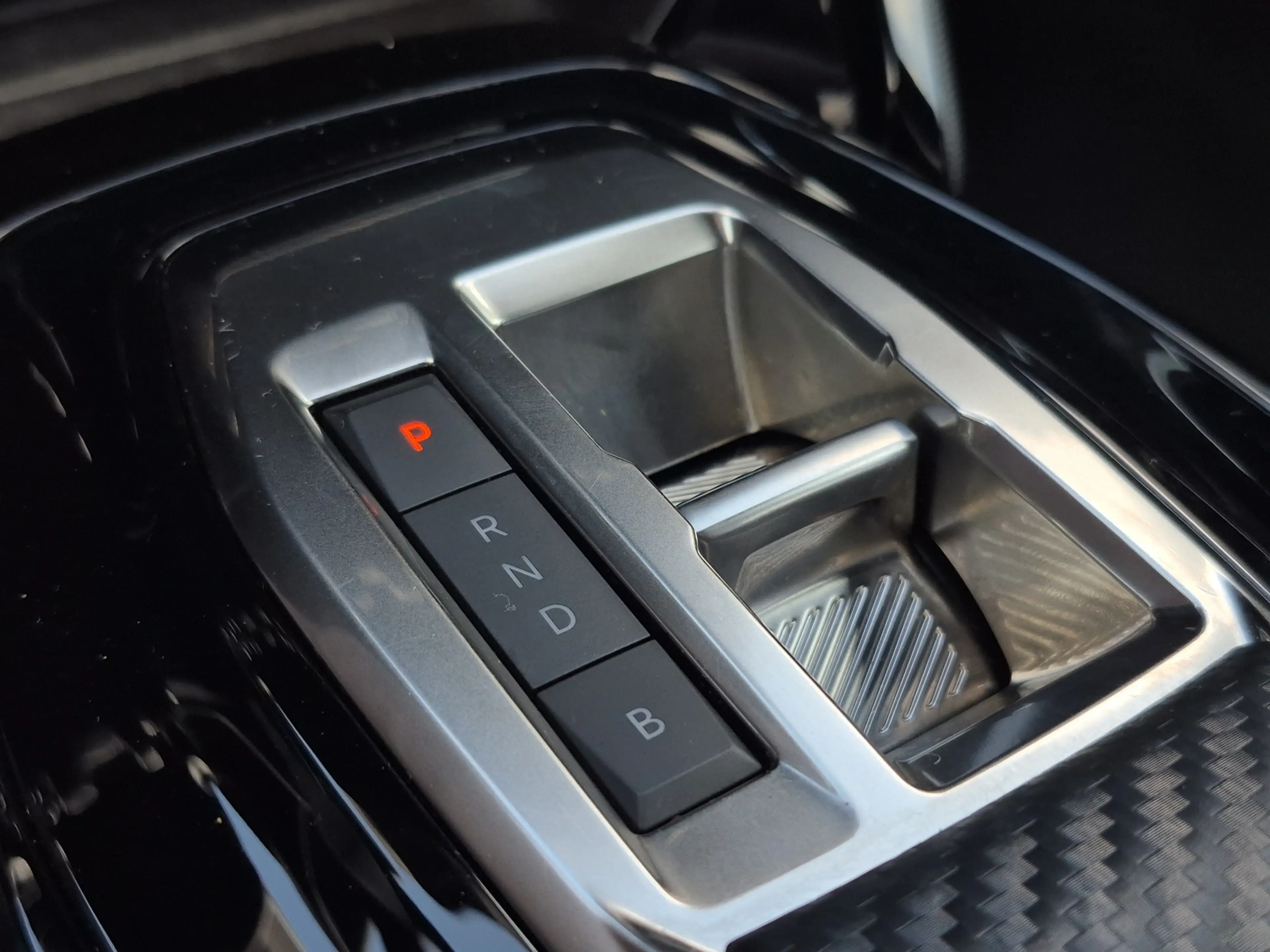 Peugeot e-2008 EV GT 54 kWh 95,38% SOH | 3 fase | Camera | Adapti — photo 32