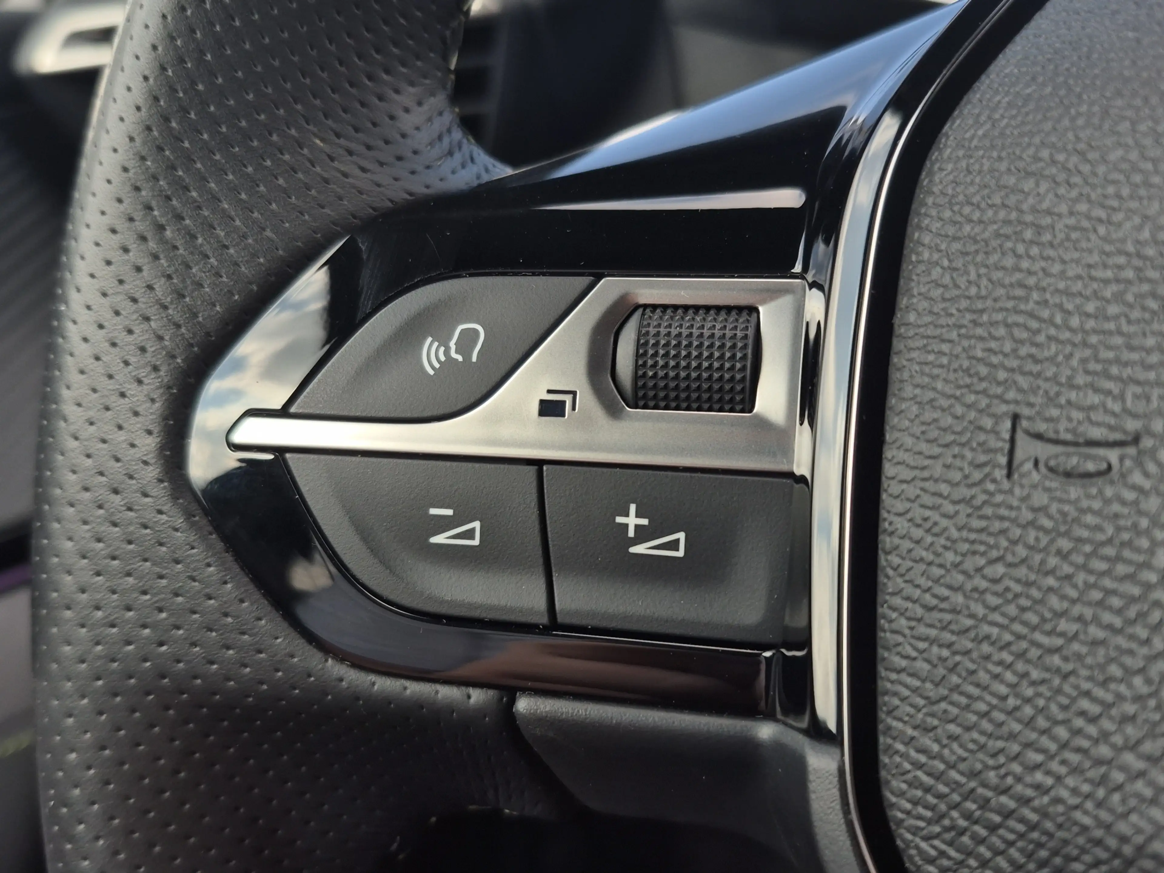 Peugeot e-2008 EV GT 54 kWh 95,38% SOH | 3 fase | Camera | Adapti — photo 11