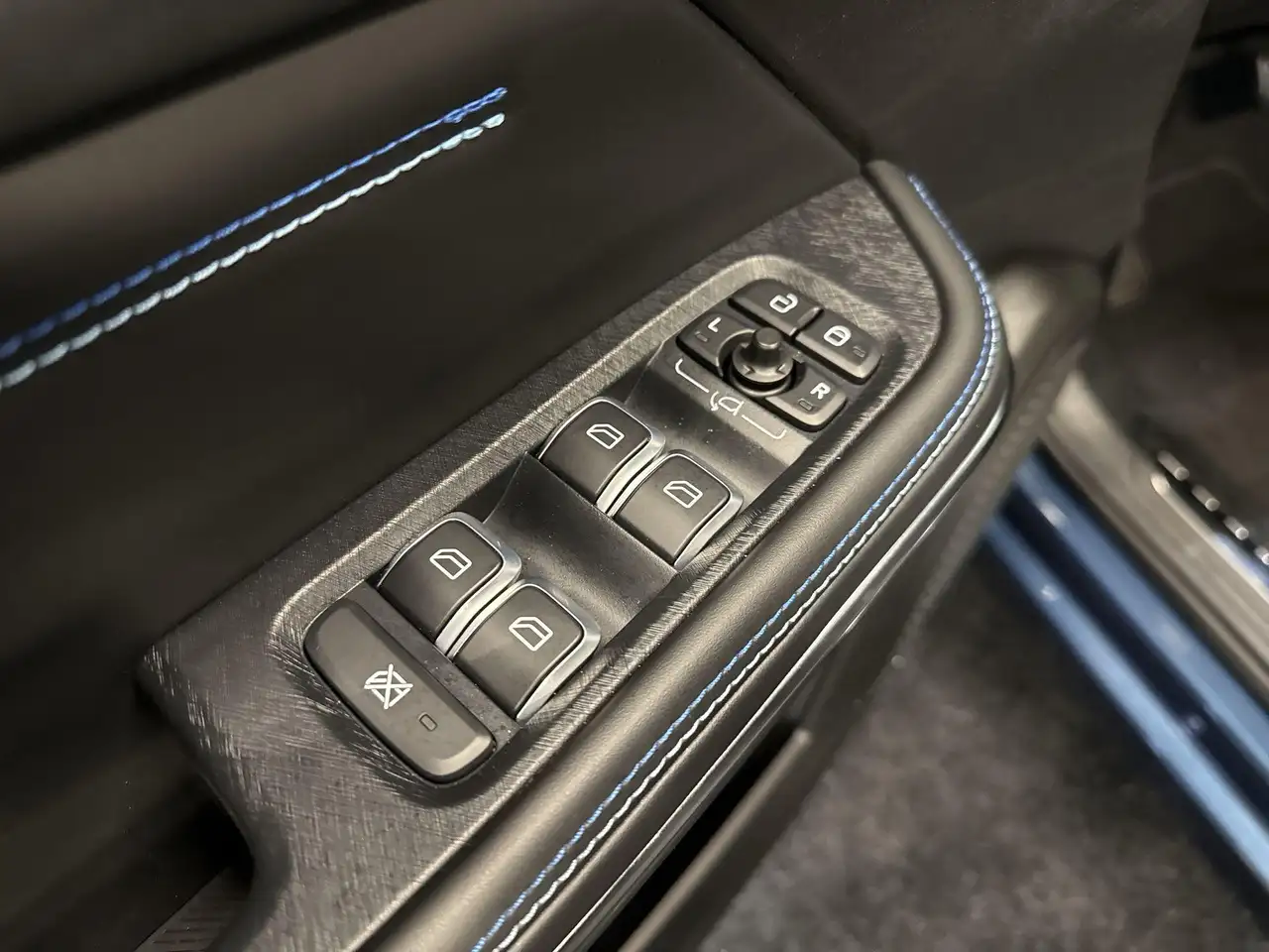Lynk & Co 01 1.5 PHEV MY22 6,6 KWH PANO 360 CAMERA ACC, миниатюра 26