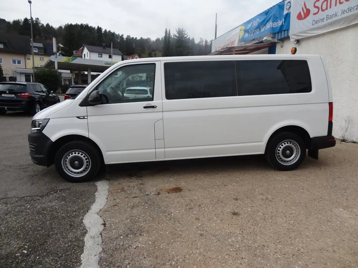 Volkswagen T6 Transporter /Kombi lang/AHK/58.500Km/9 SITZER Weiß - 2