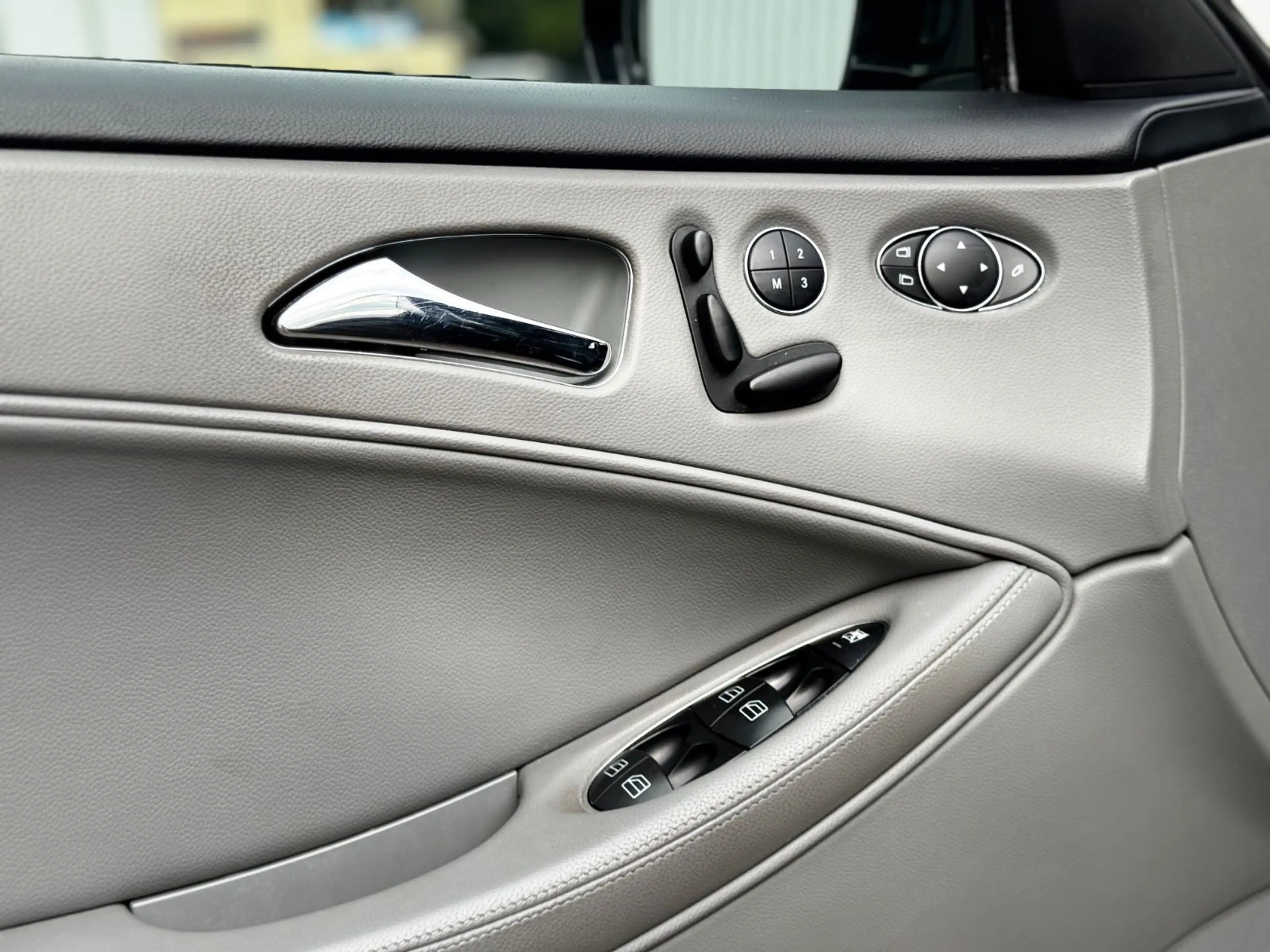 Mercedes-Benz CLS 320 CDI — photo 11