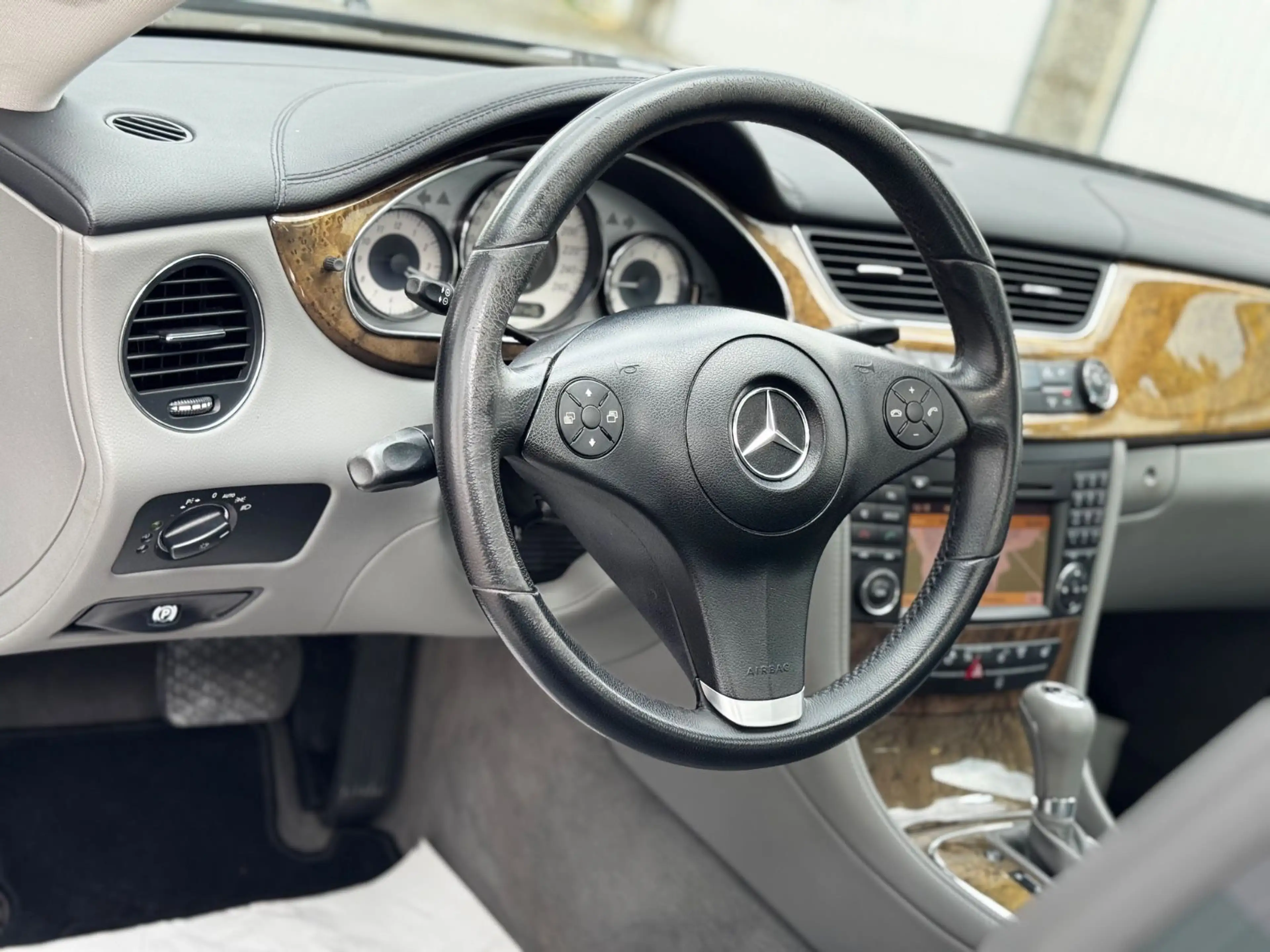 Mercedes-Benz CLS 320 CDI — photo 10