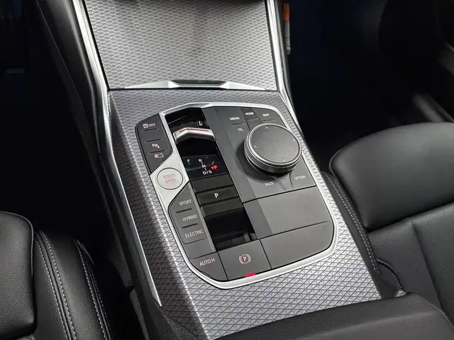 BMW 3 Series view 15