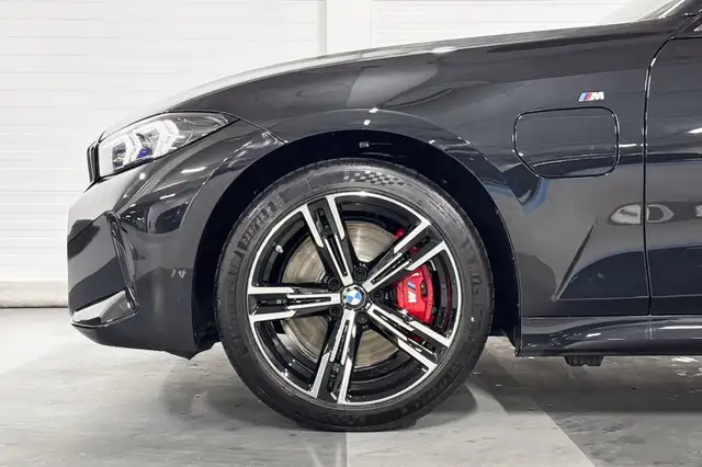 BMW 3 Series view 4