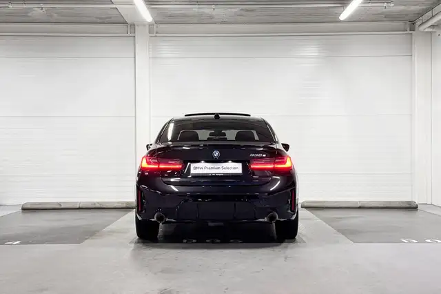 BMW 3 Series view 8