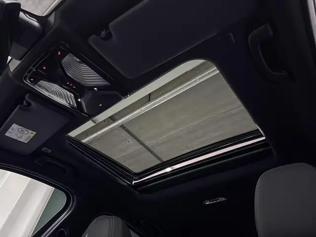 BMW 3 Series view 11
