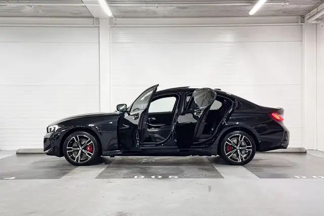 BMW 3 Series view 3