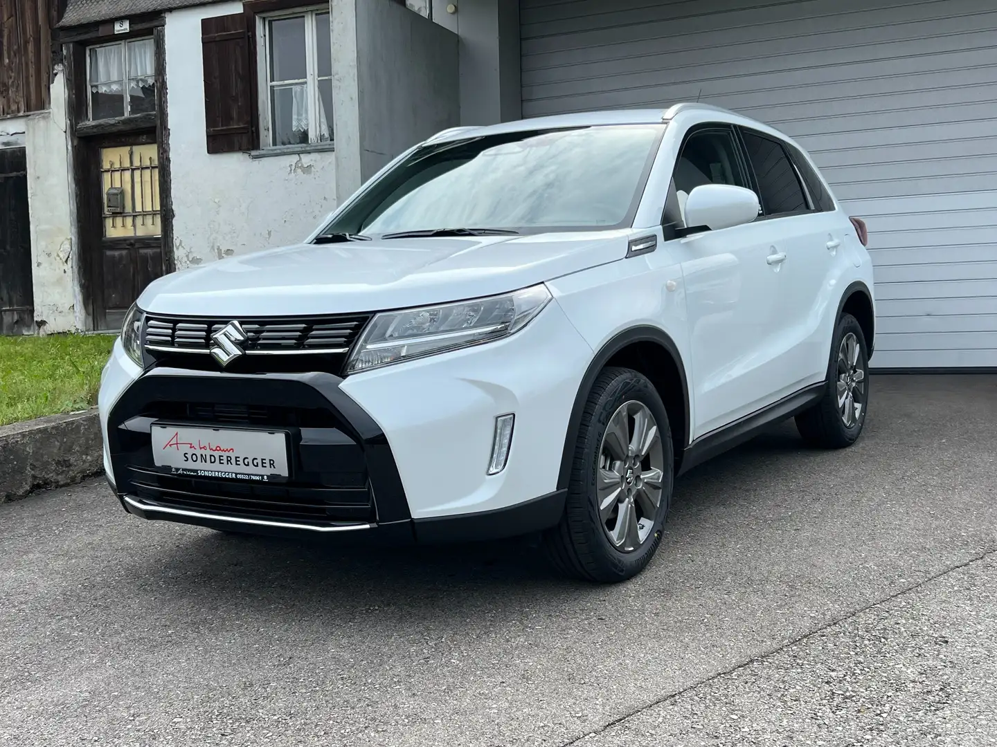 Suzuki Vitara 1,4 Hybrid ALLGRIP 6AT Shine Weiß - 2