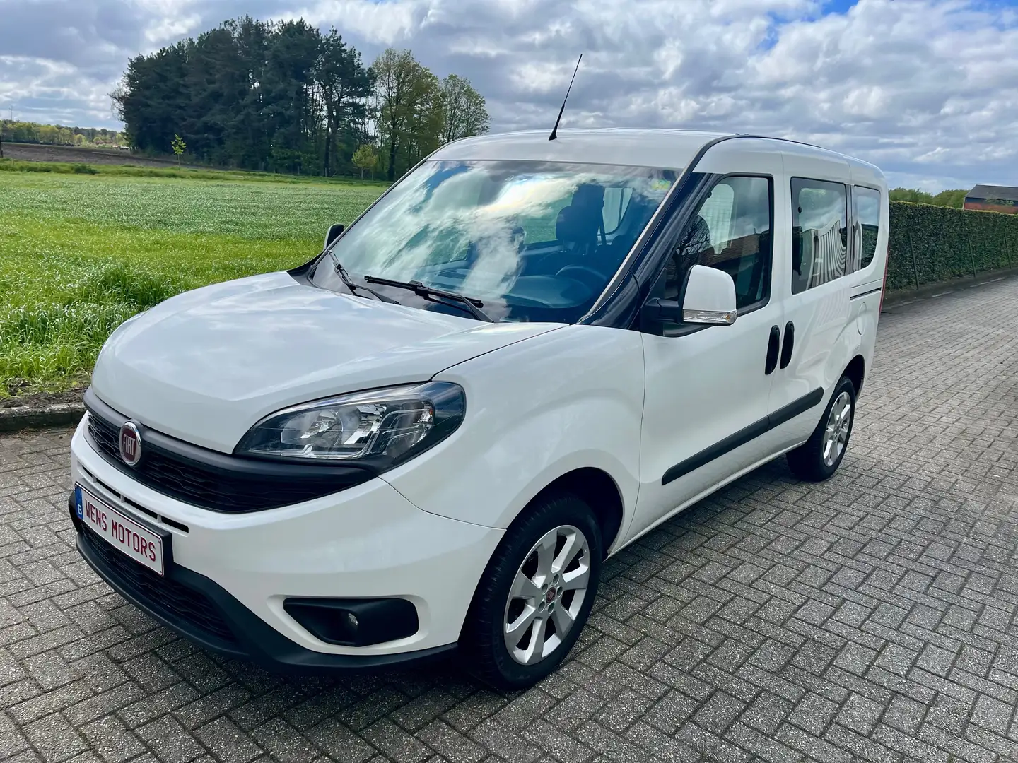 Fiat Doblo 5 Zitplaatsen 1.4 Benzine 2019 Airco/Navi/Usb Білий - 1
