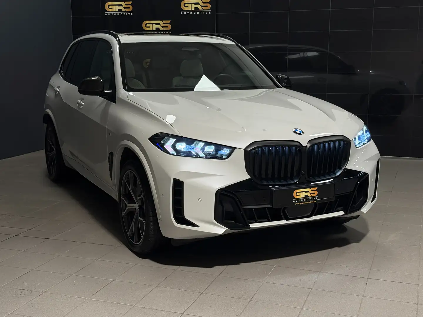 BMW X5 40 d xDrive M Sport*Soft-Cl*AHK*Carbon*Pano* Weiß - 1