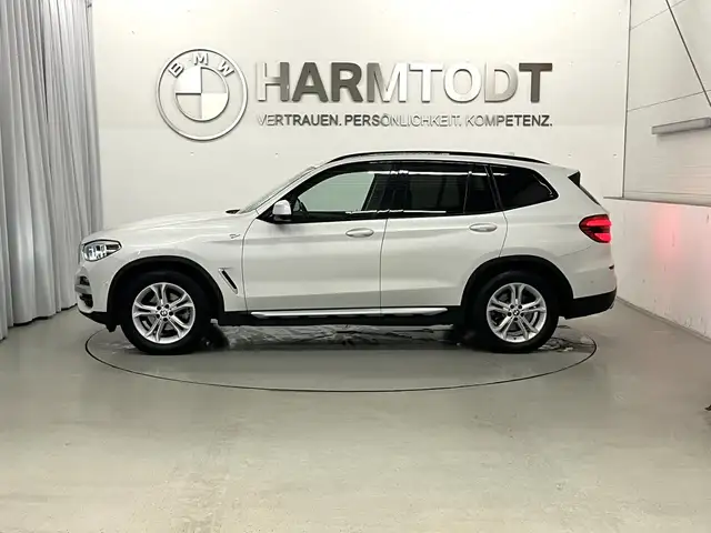 BMW X3 view 4