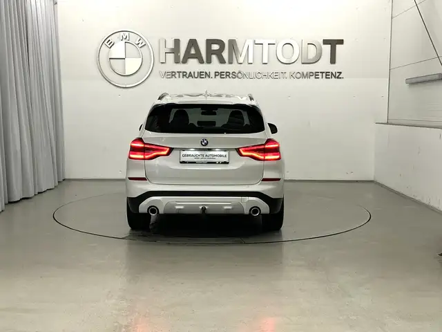 BMW X3 view 5