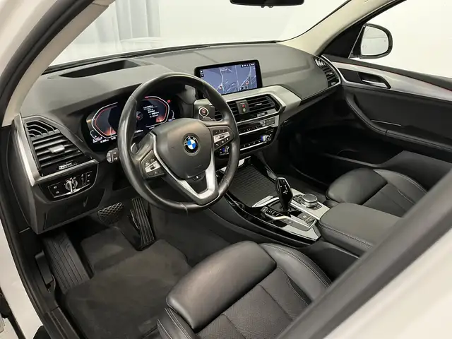 BMW X3 view 8
