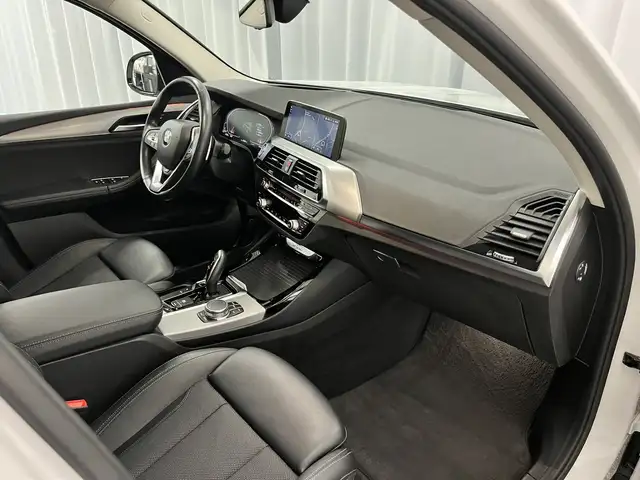 BMW X3 view 9
