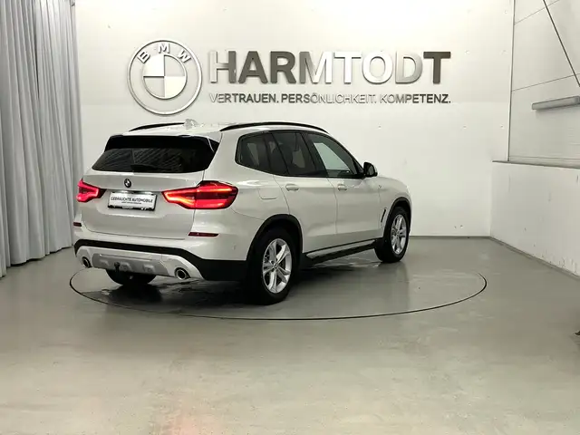 BMW X3 view 6