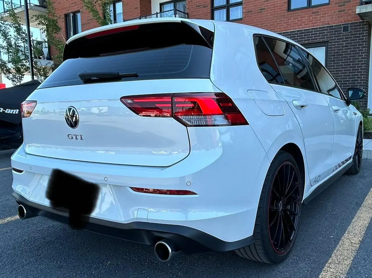 Volkswagen Golf GTI снимка Volkswagen Golf GTI