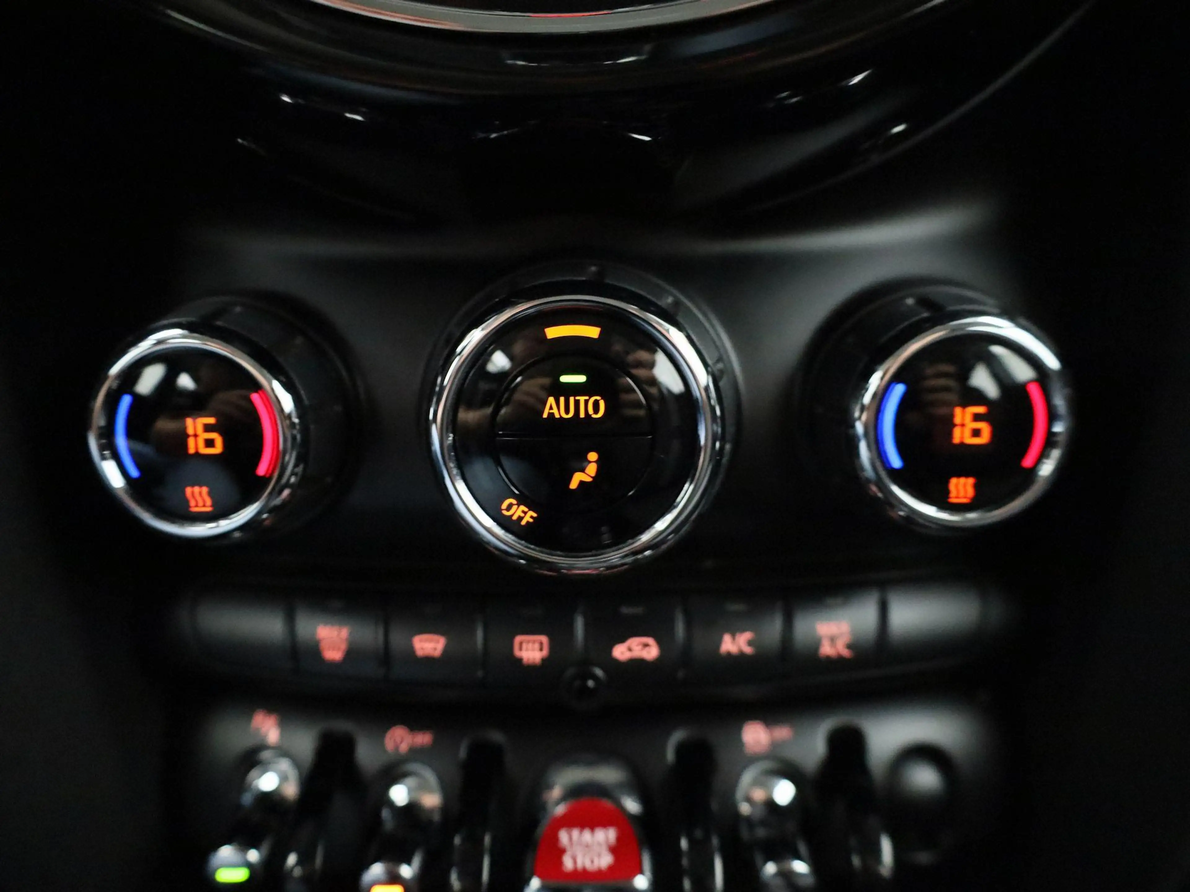 MINI One 5 door — photo 18