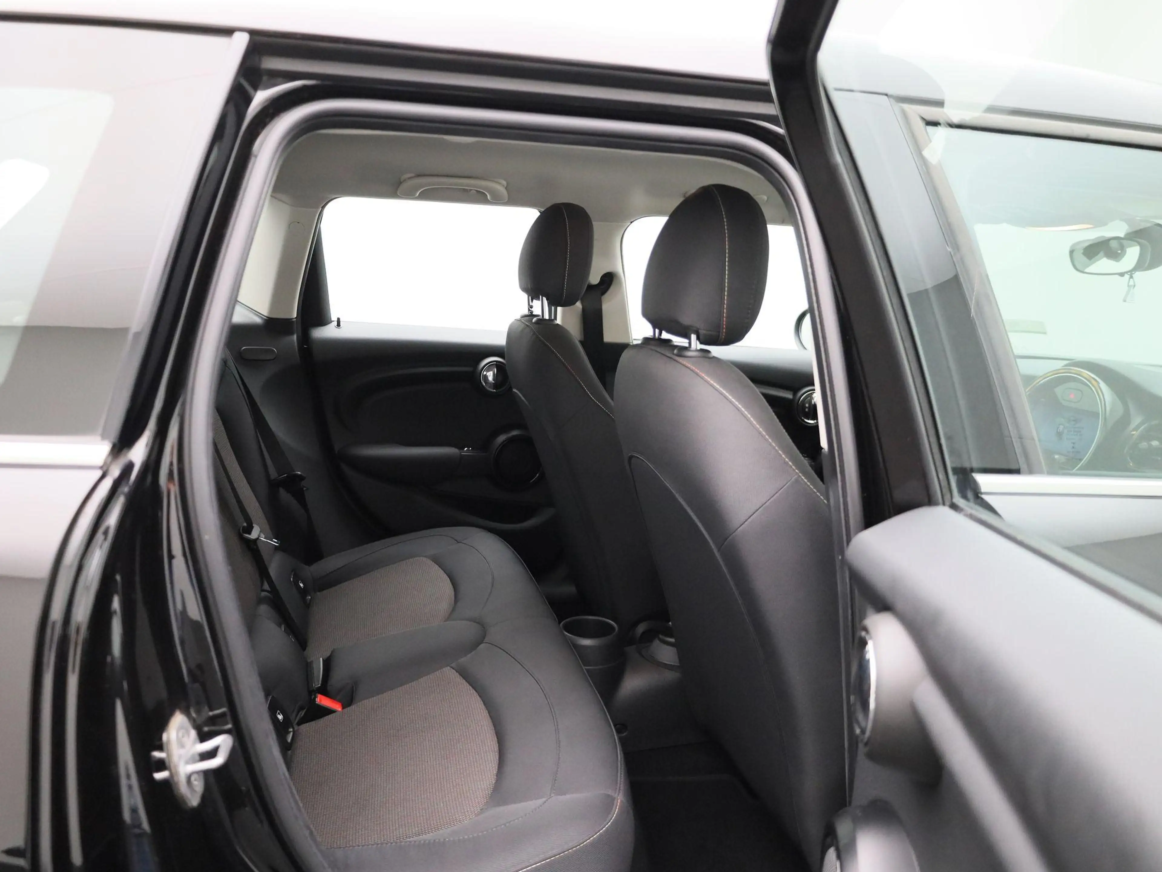 MINI One 5 door — photo 33