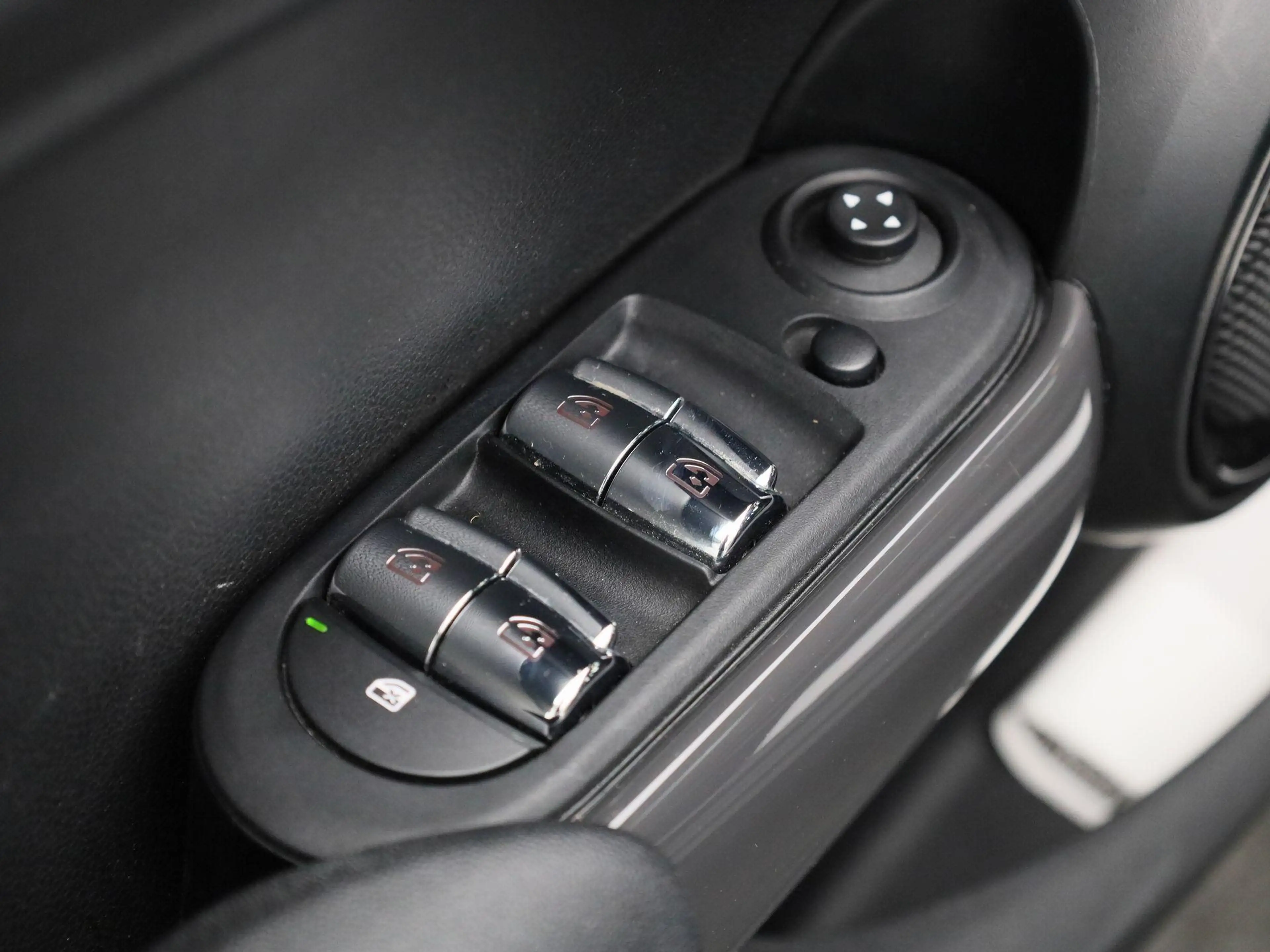 MINI One 5 door — photo 28