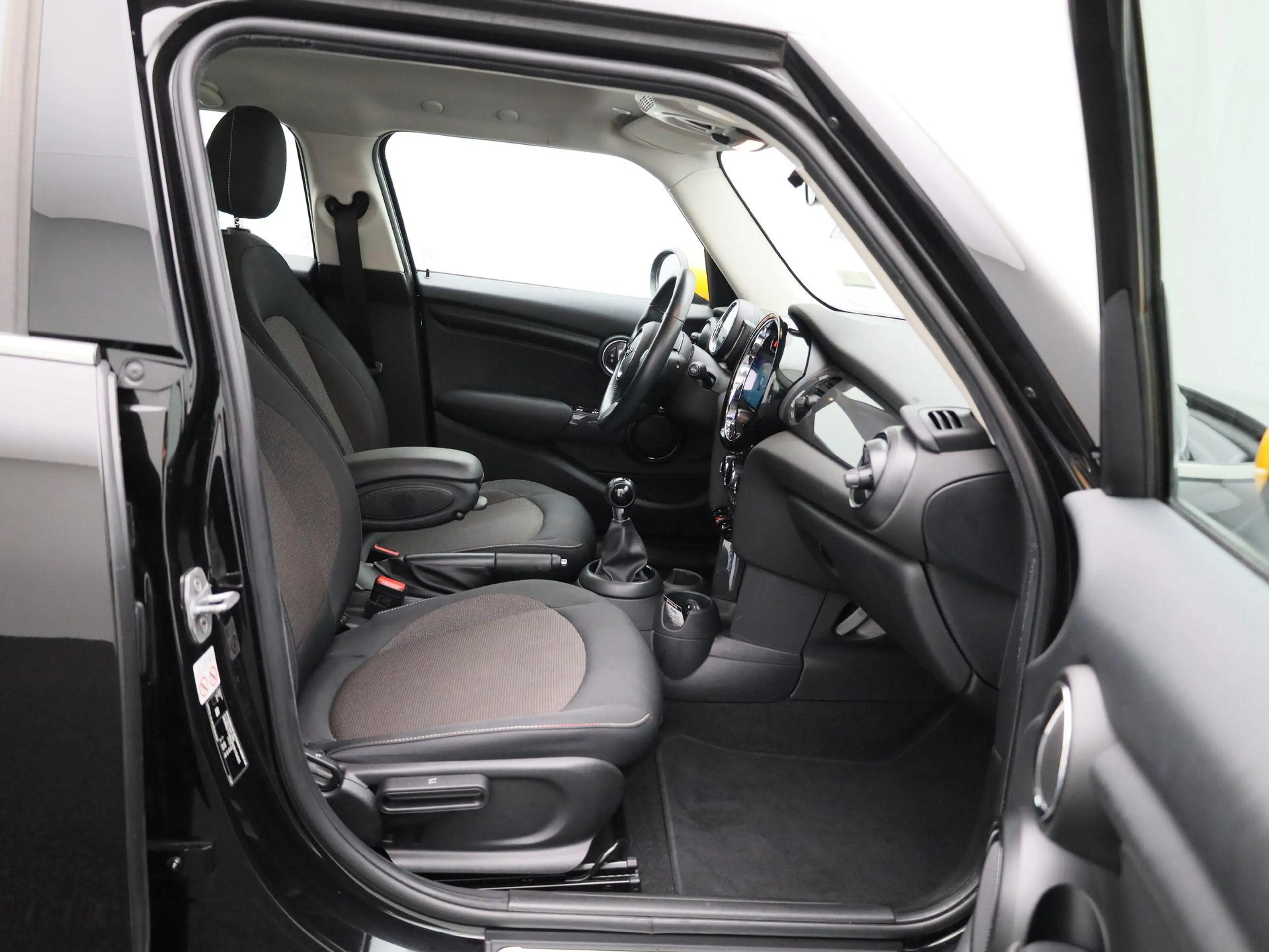 MINI One 5 door — photo 32