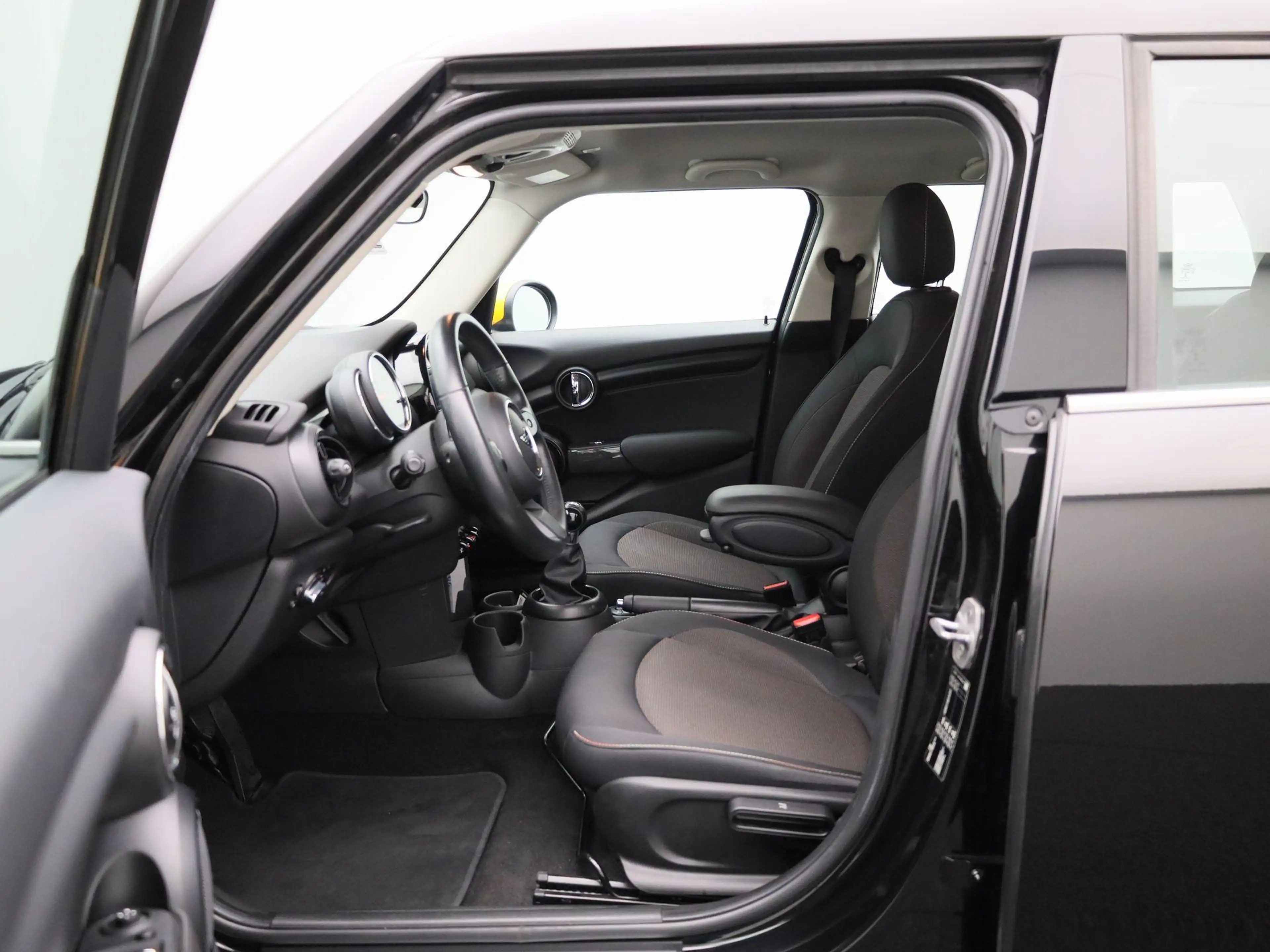 MINI One 5 door — photo 9