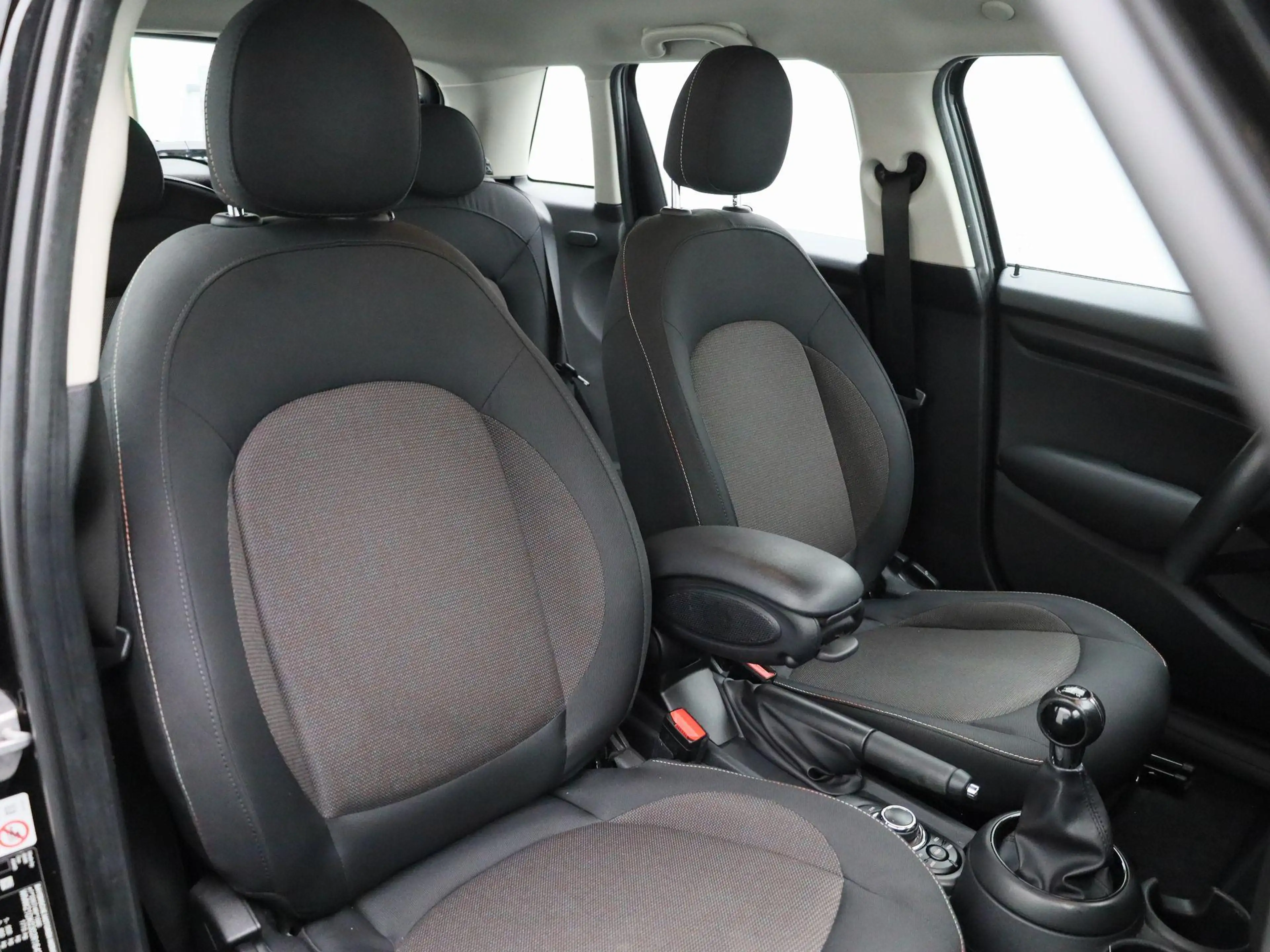 MINI One 5 door — photo 34