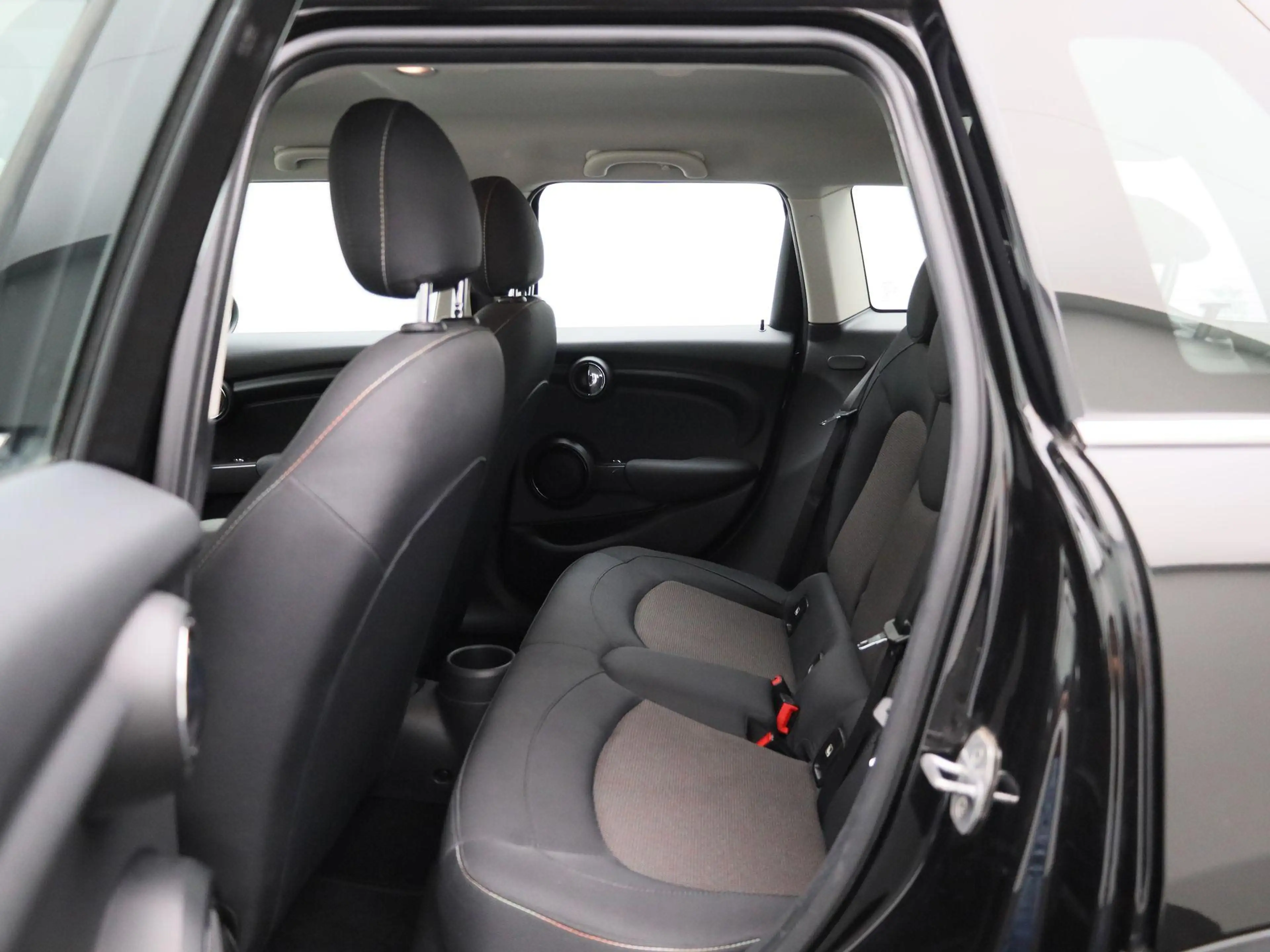 MINI One 5 door — photo 10