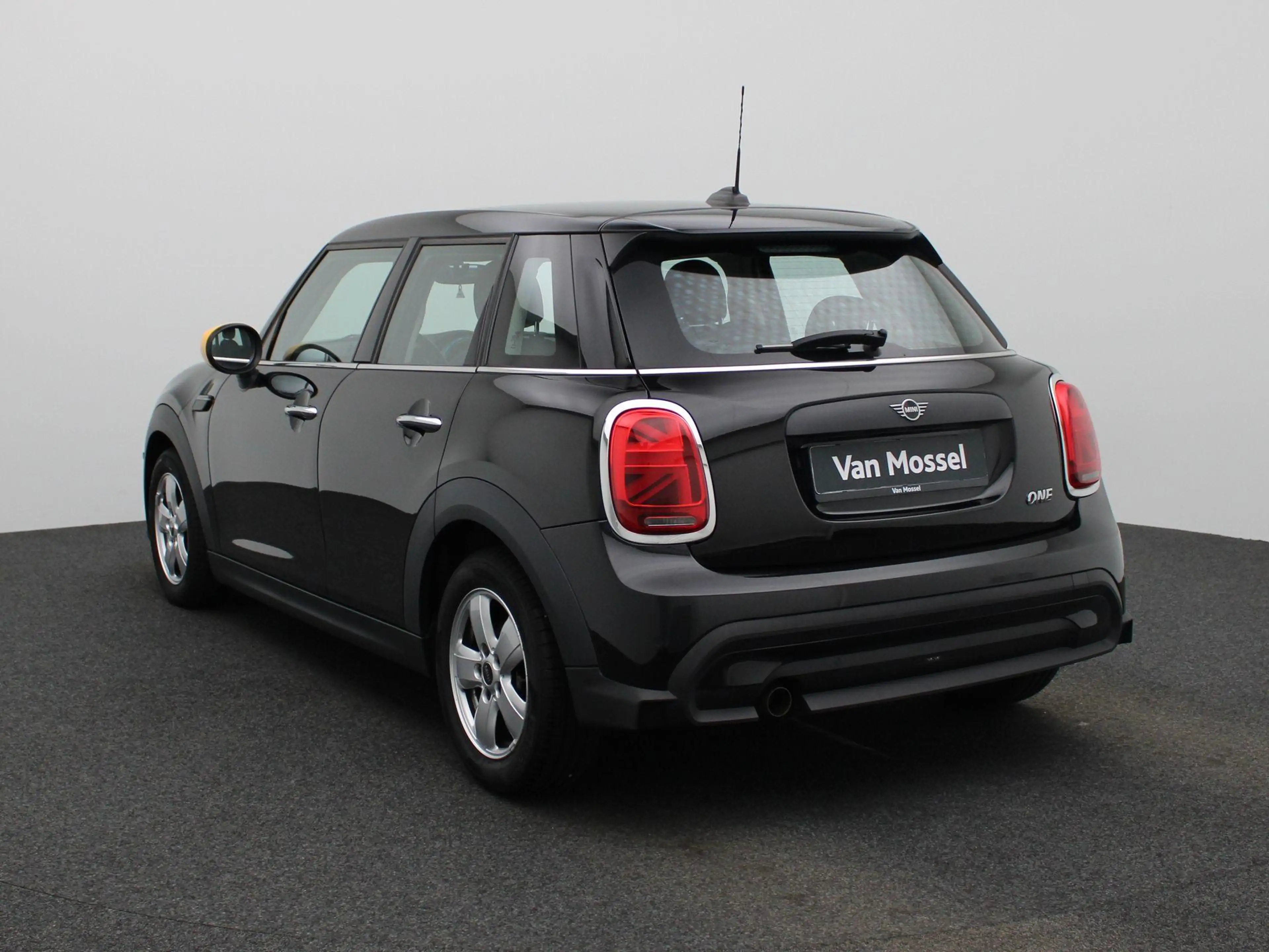 MINI One 5 door — photo 2