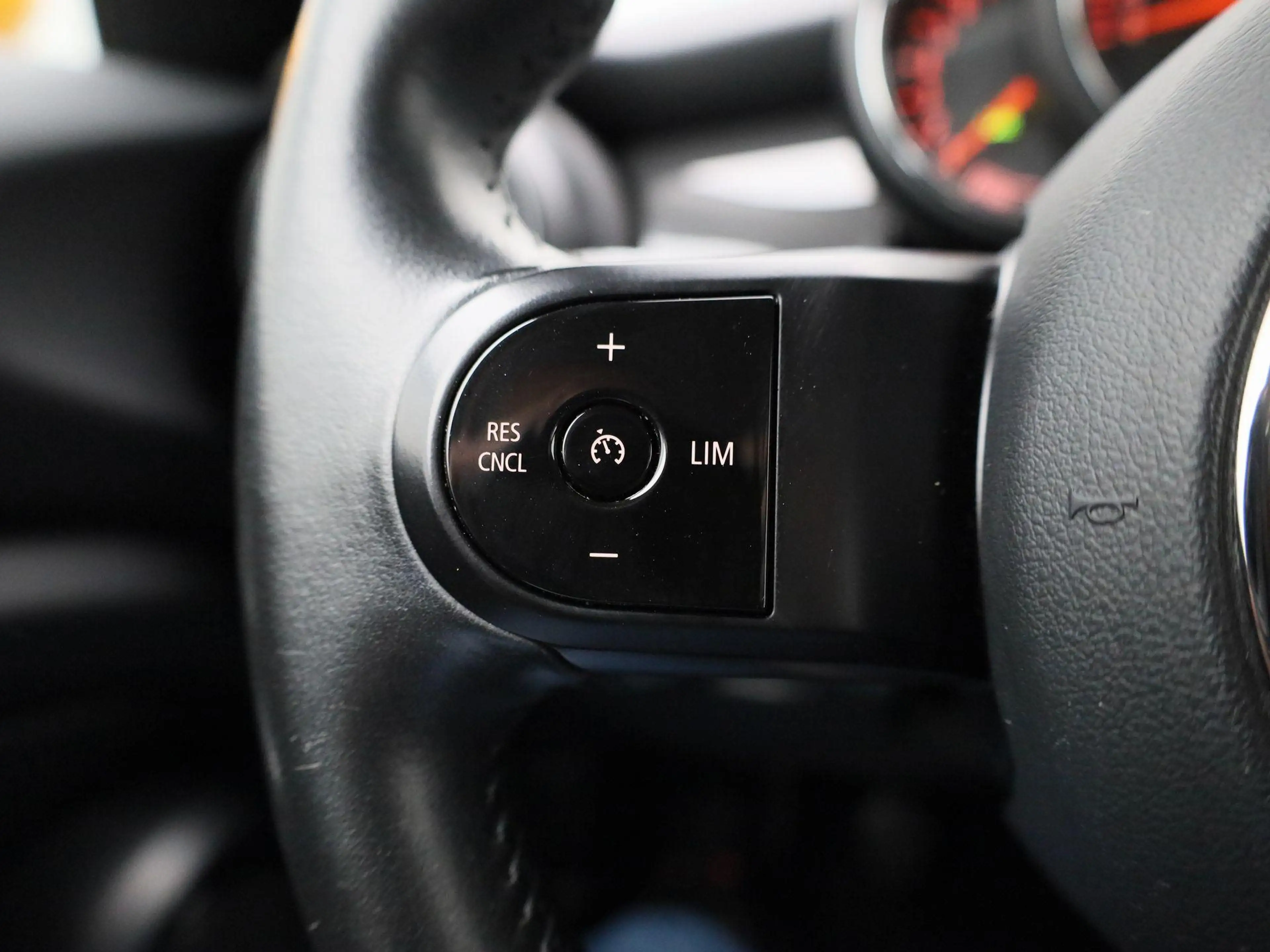 MINI One 5 door — photo 17
