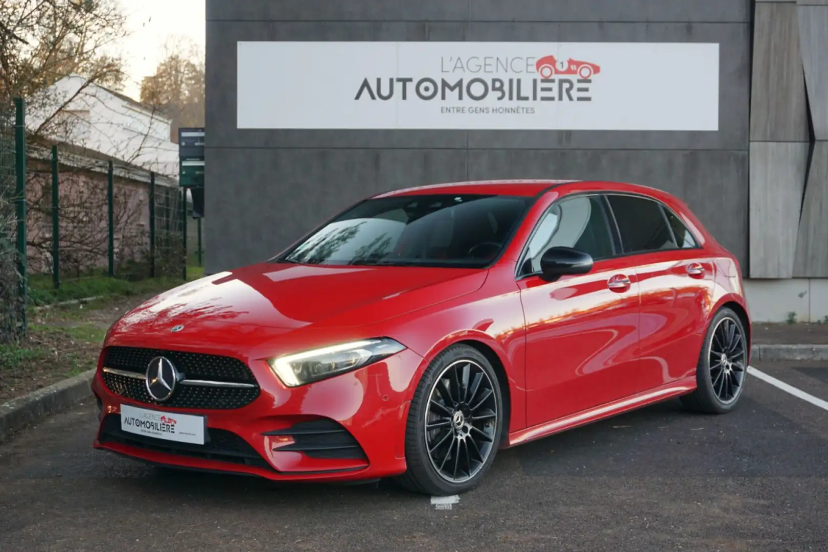 Mercedes-Benz A 250 A250 2.0 224 ch 7G-DCT AMG Line Piros - 1