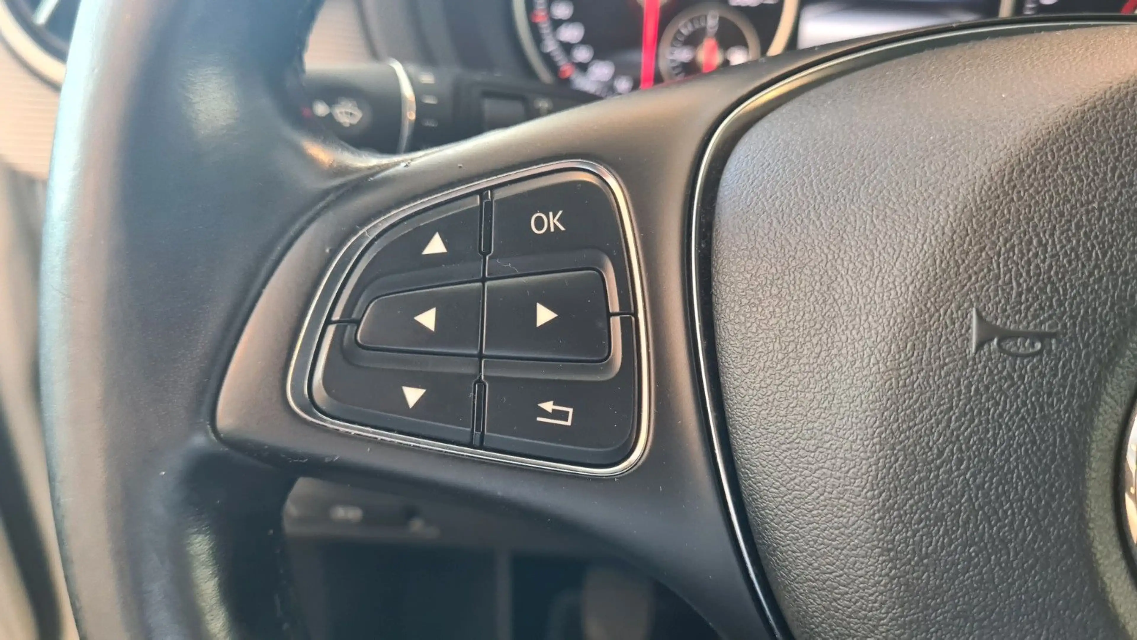Mercedes-Benz B 180 Style PTS TWA LED SHZ AHK — photo 12