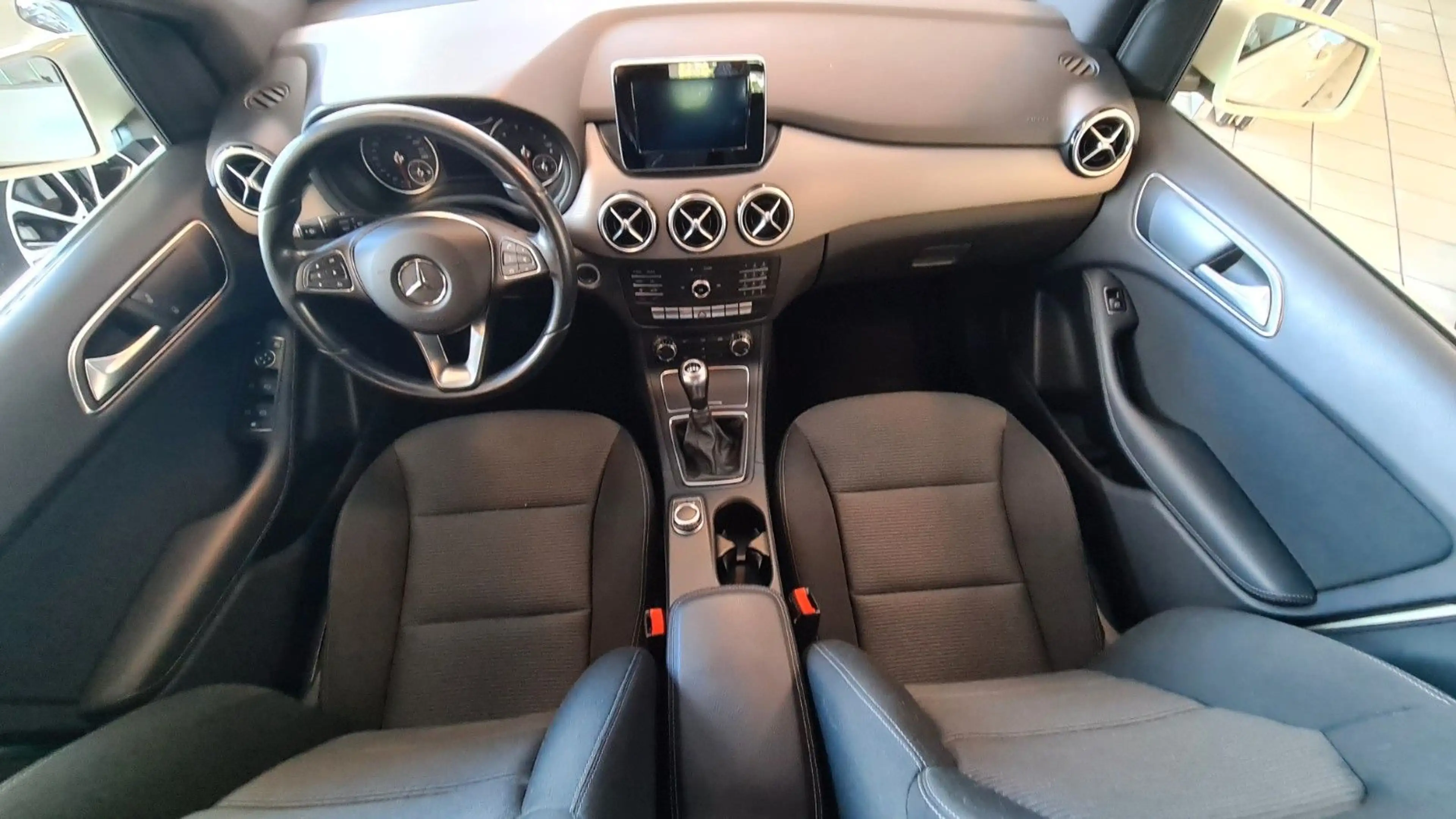 Mercedes-Benz B 180 Style PTS TWA LED SHZ AHK — photo 10