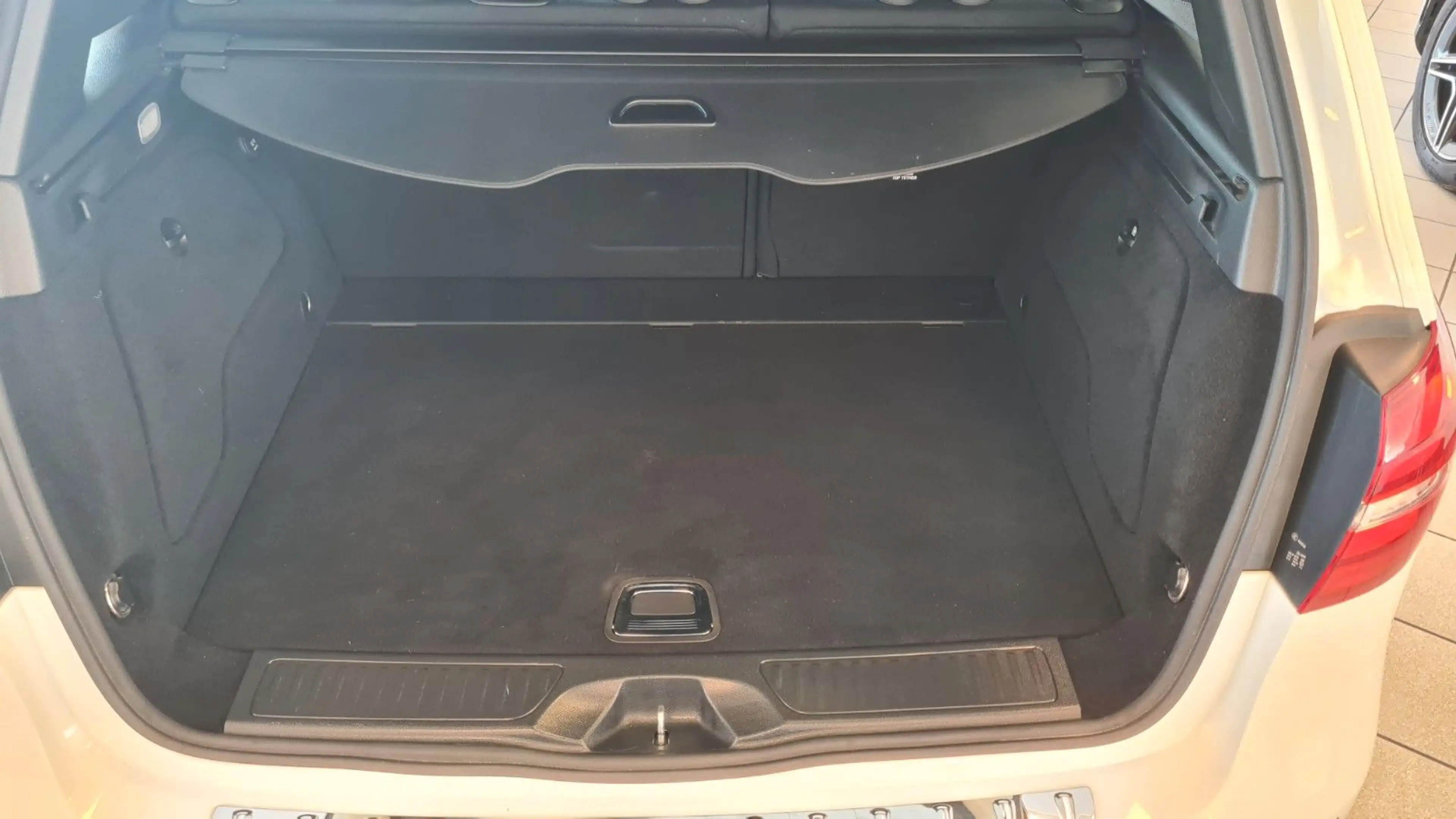 Mercedes-Benz B 180 Style PTS TWA LED SHZ AHK — photo 6