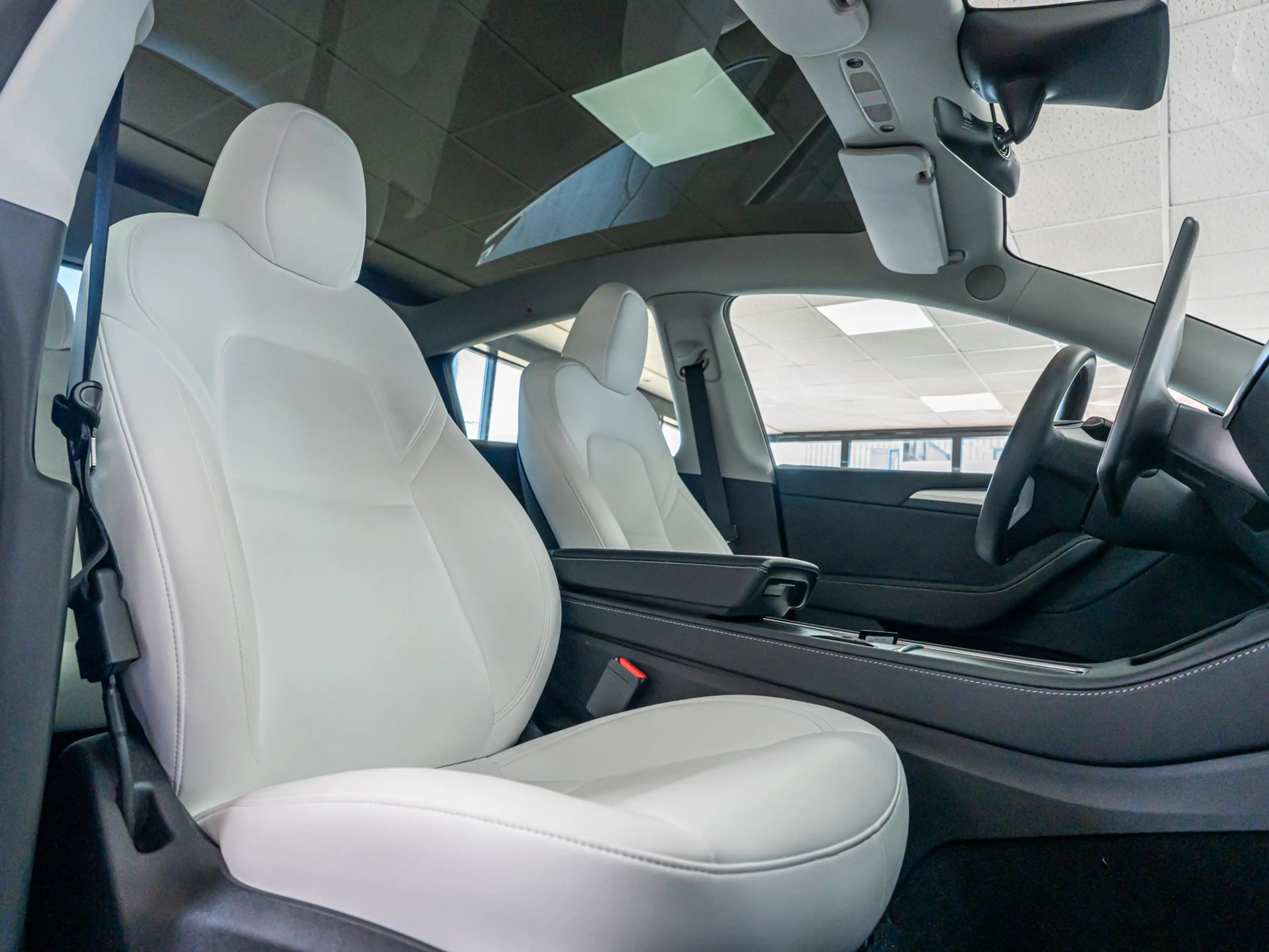 Tesla Model Y Long Range AWD 75 kWh TREKHAAK WIT LEER — photo 3
