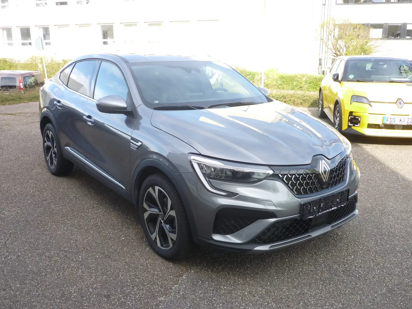 Renault Arkana TCe Mild Hybrid 140 EDC Techno Grau - 1